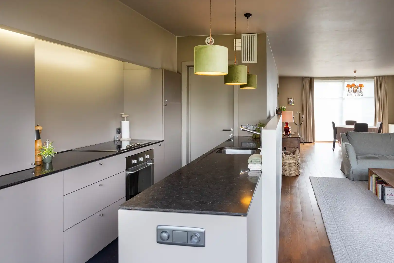 Gezellige stadswoning met zongerichte tuin, garage & parking. foto 6