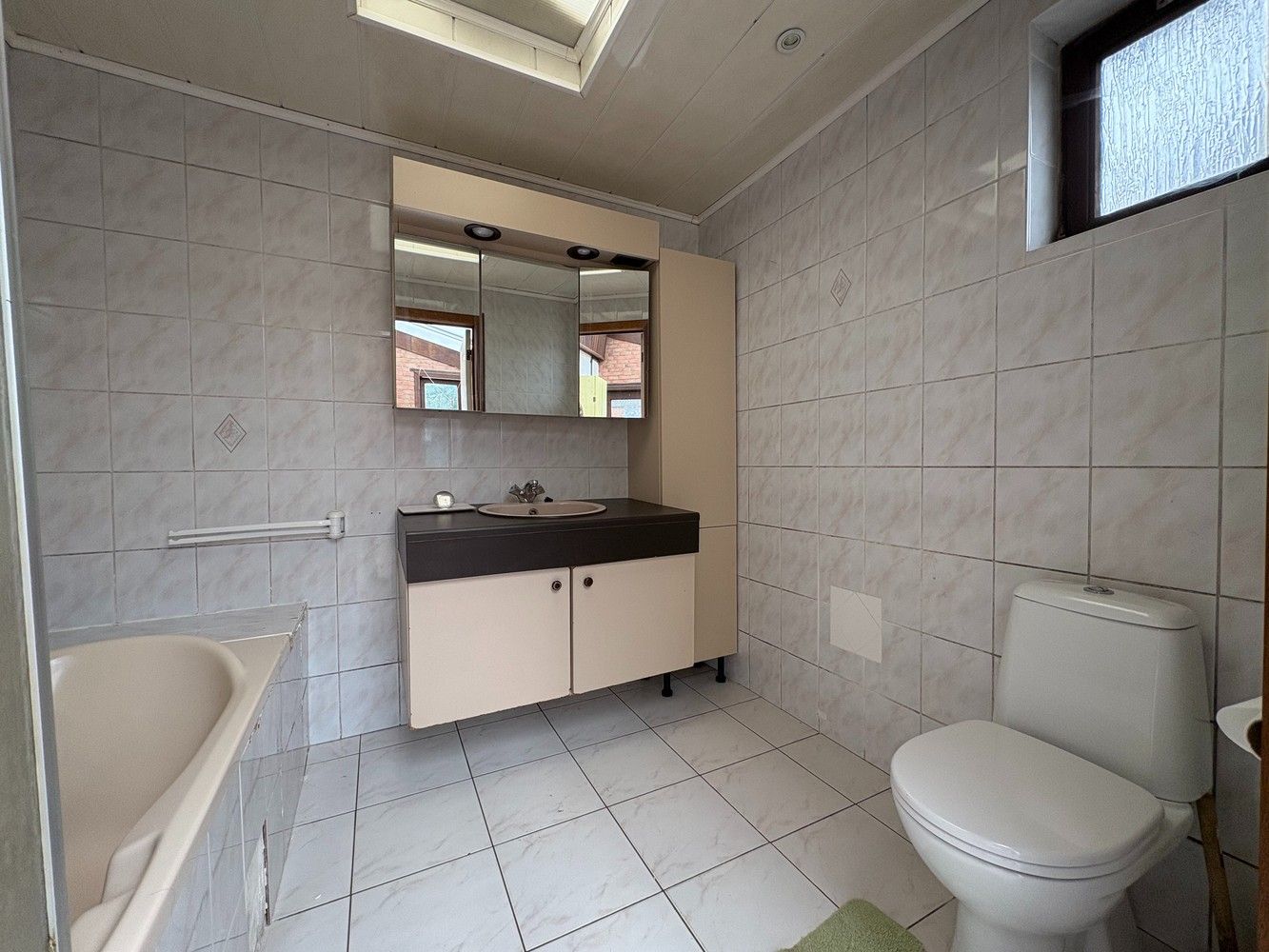 Instapklare woning met 3 slaapkamers en aparte garage foto 9