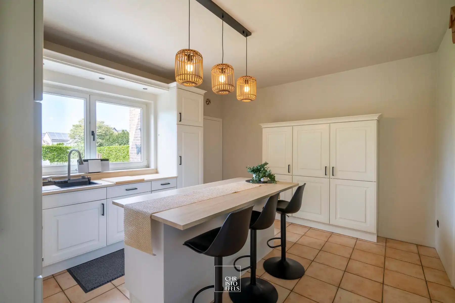 Instapklare gezinswoning (199m²) in gegeerde buurt te Lanaken!  foto 4