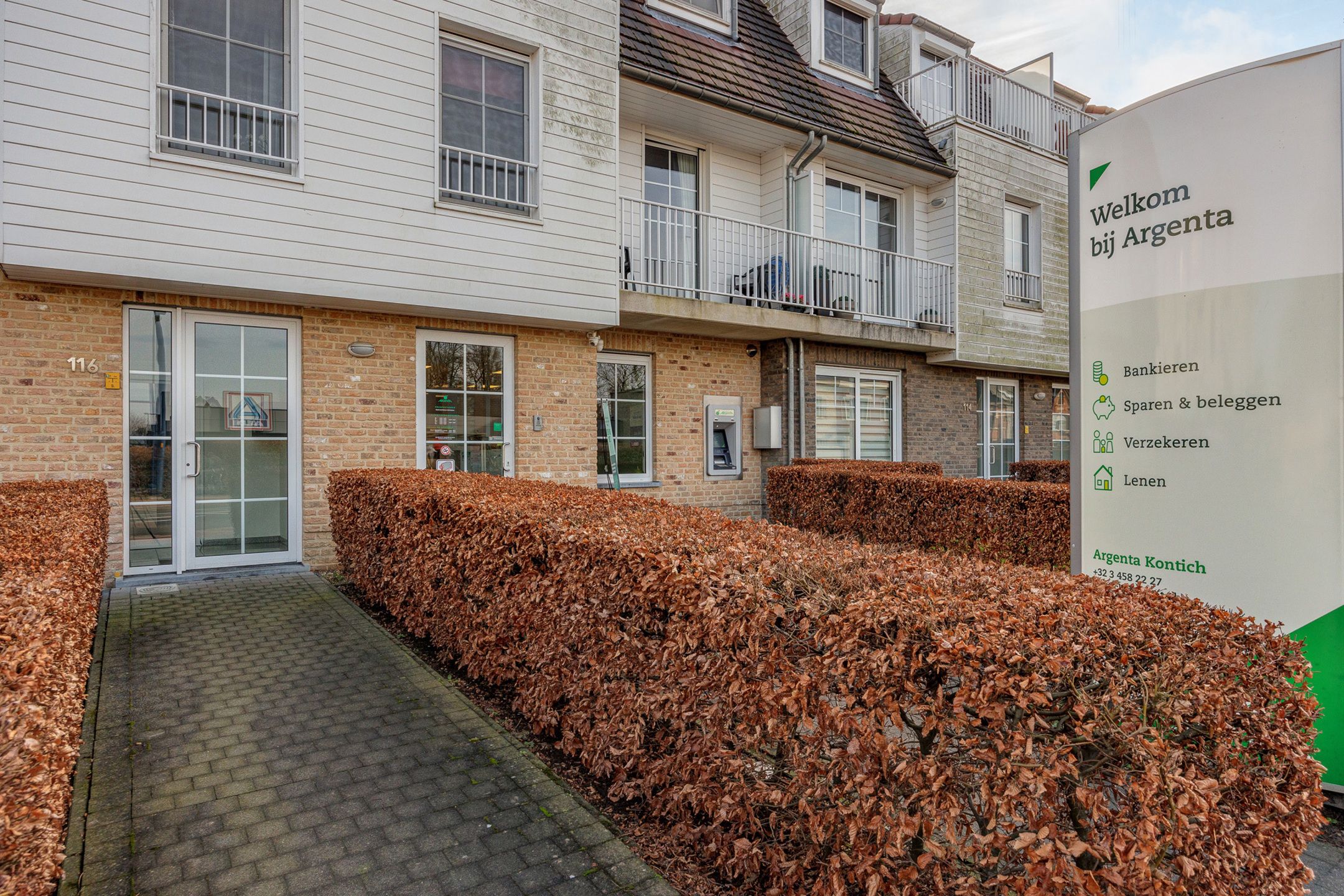 Kantoor 95 m² + tuin en 2 autostaanplaatsen op top locatie foto 2