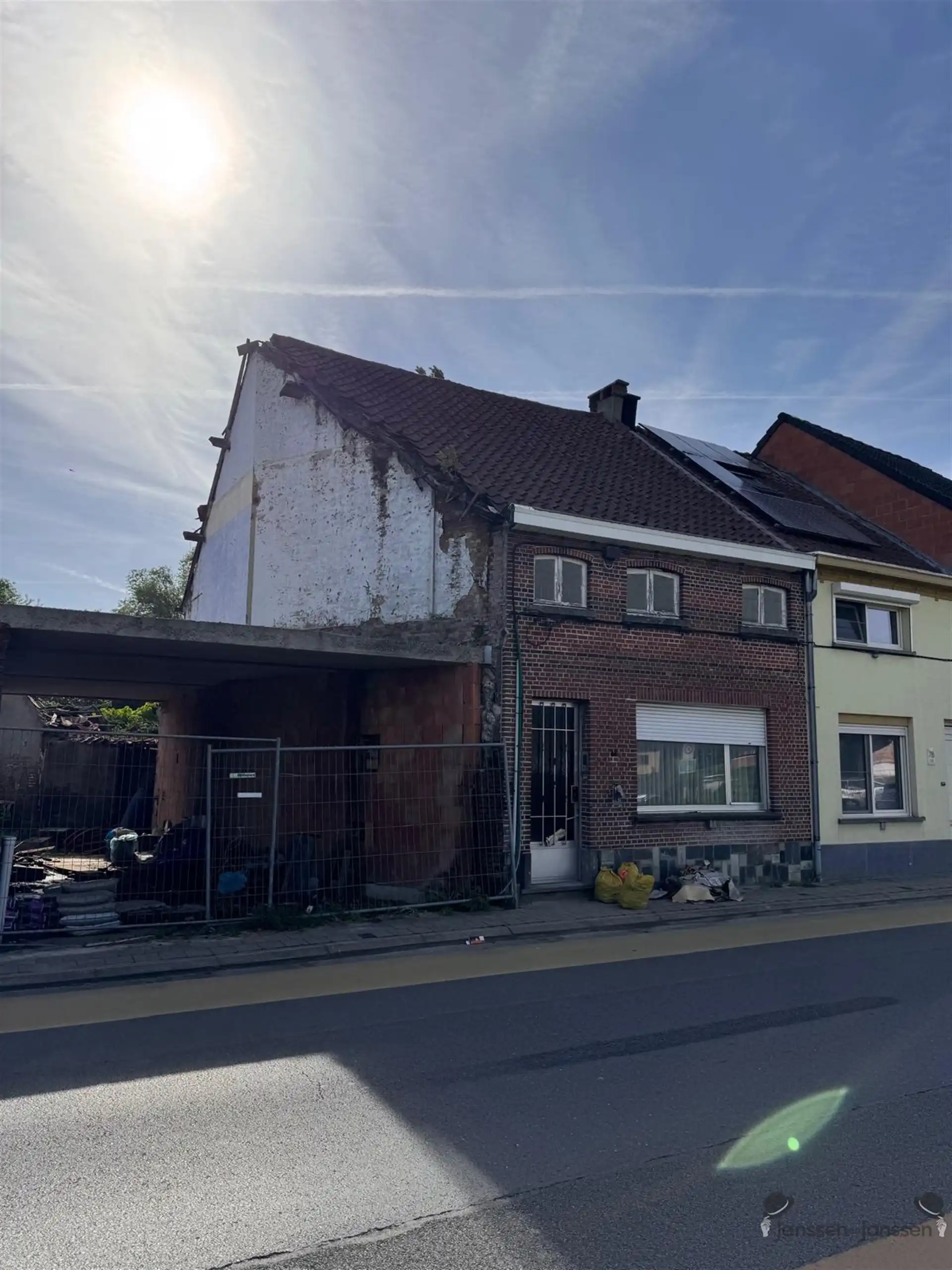 Te slopen of te renoveren woning met achterweg foto 3