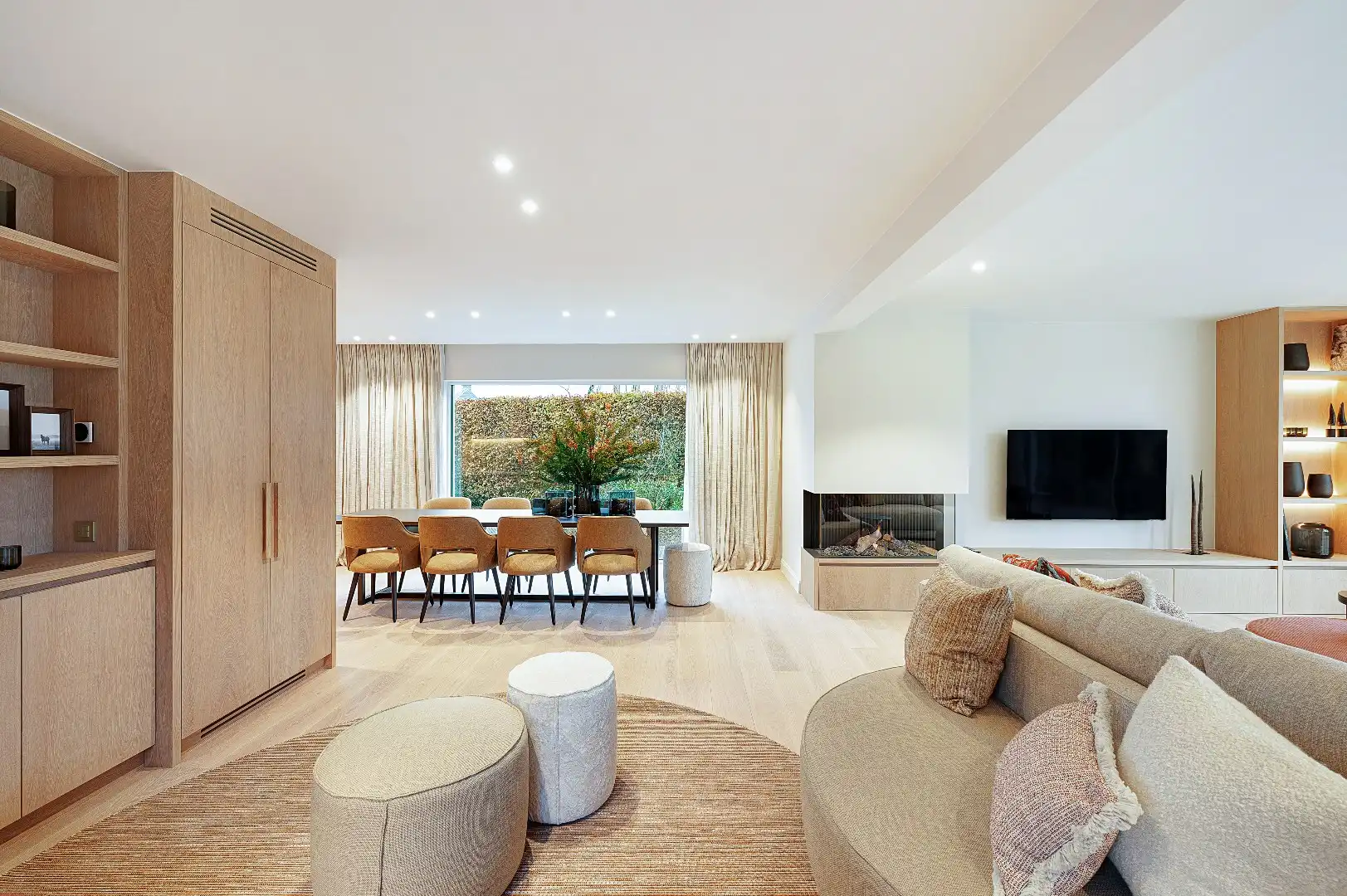 Ruime en elegante alleenstaande villa met luxe afwerking en zonnige tuin foto 6