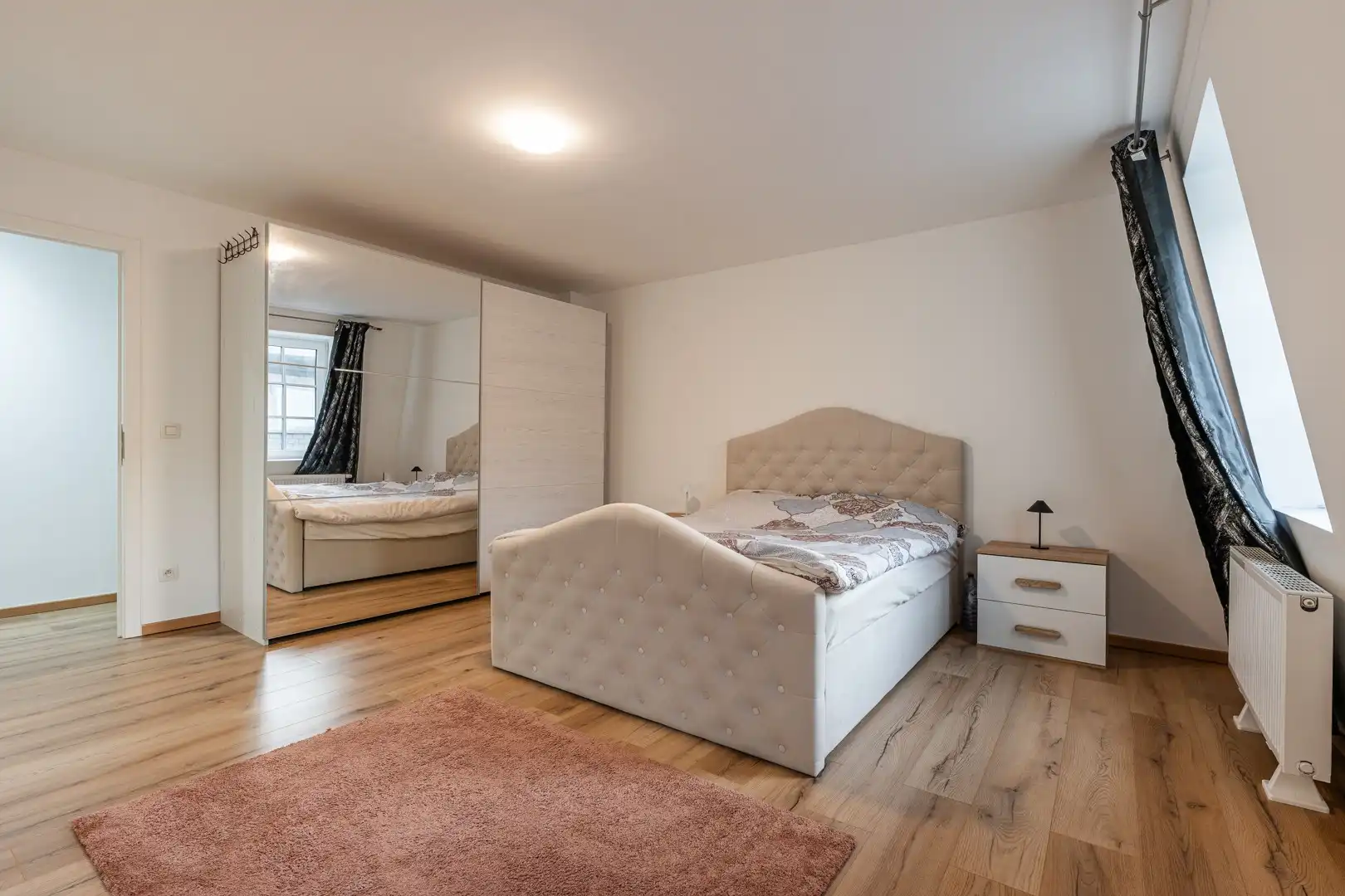 Ruime gezinswoning in Eeklo met 5 slaapkamers, 2 badkamers en gezellige stadskoer foto 13