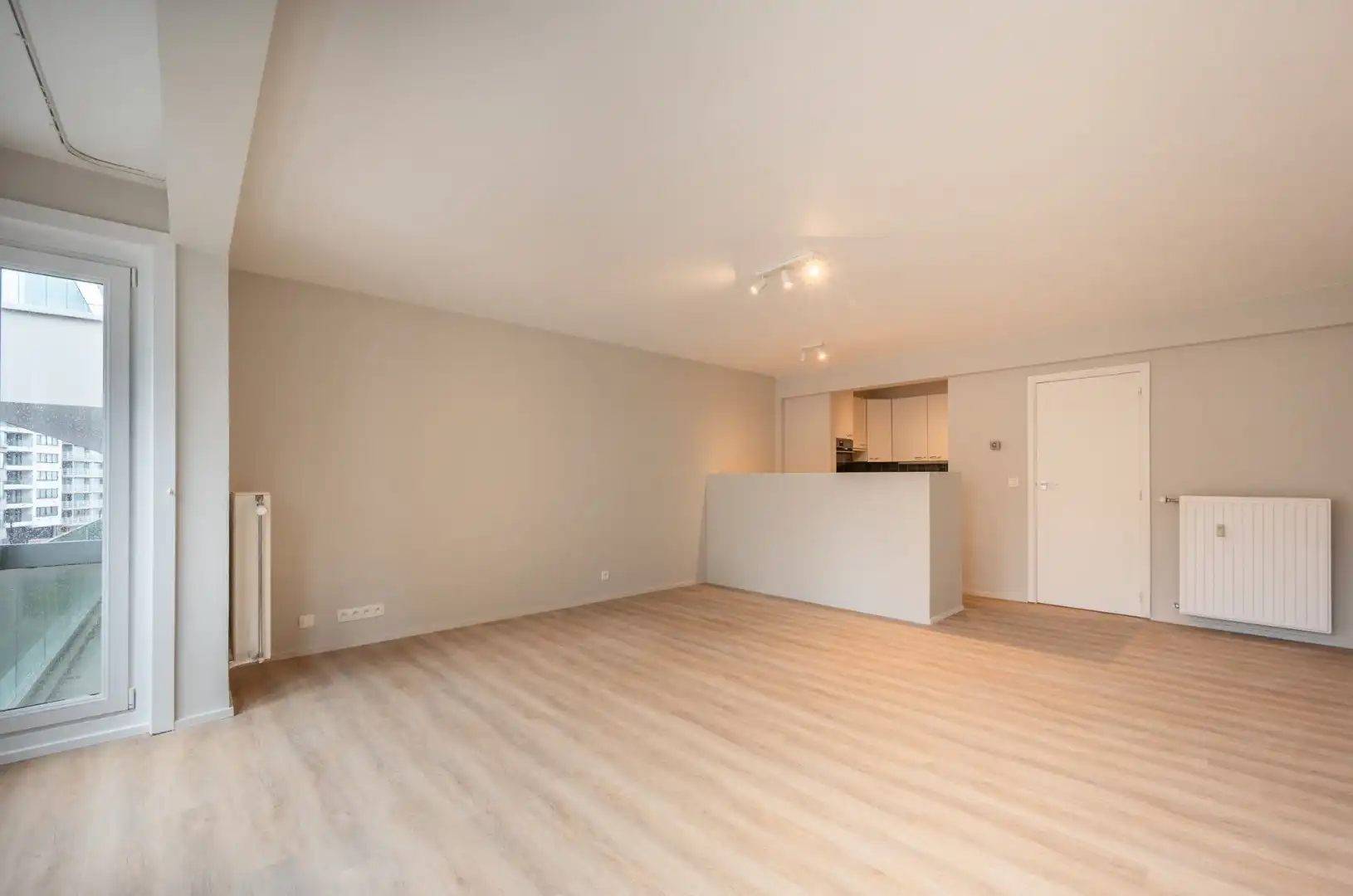 Instapklaar appartement op zeer centrale ligging tussen Lichttorenplein en Dumortierlaan foto 2