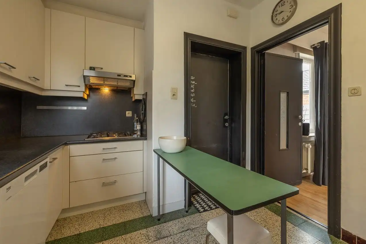 Centraal gelegen woning met garage, 3 slpk. en tuin foto 11