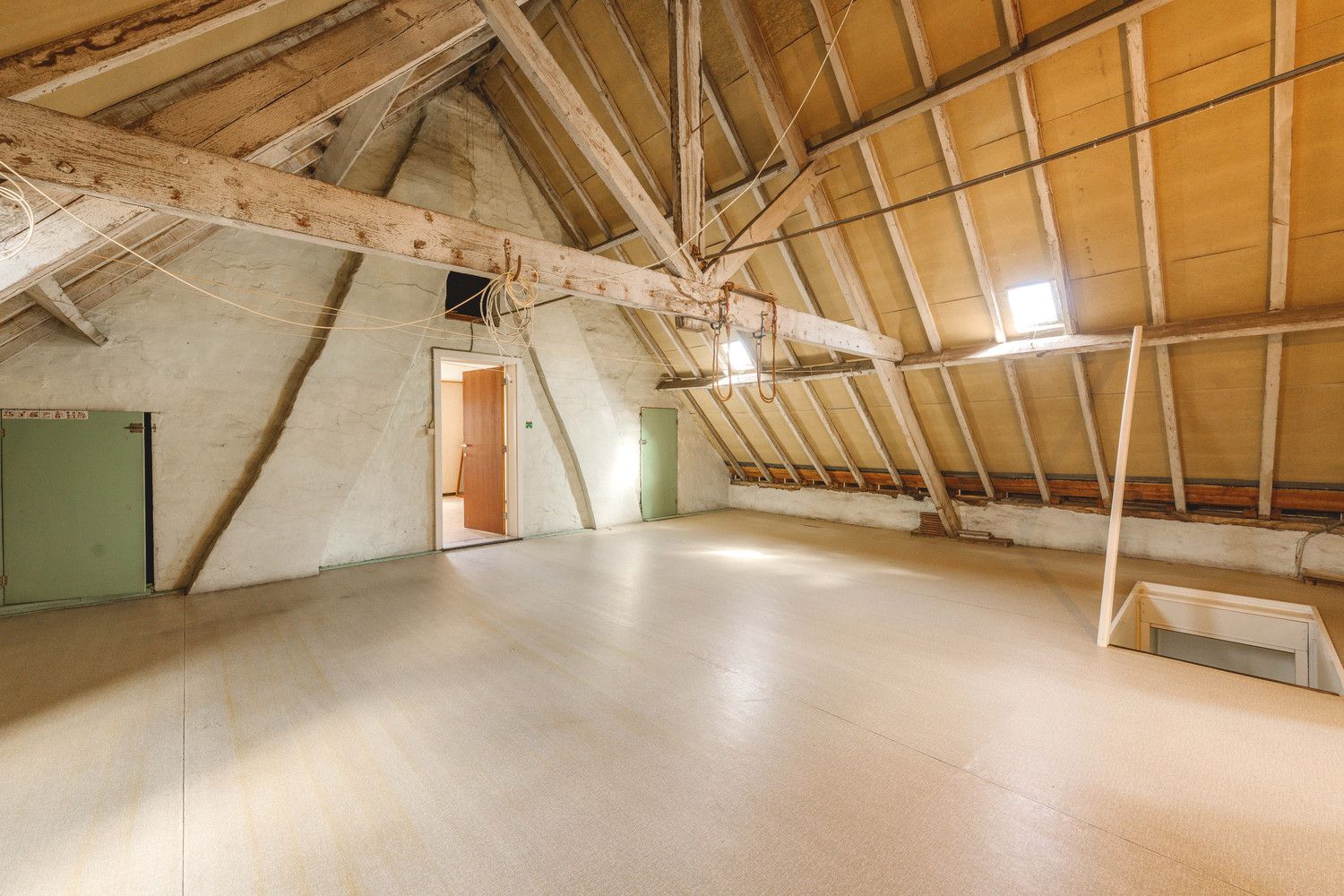 Totaal te renoveren woning te Ardooie. foto 17