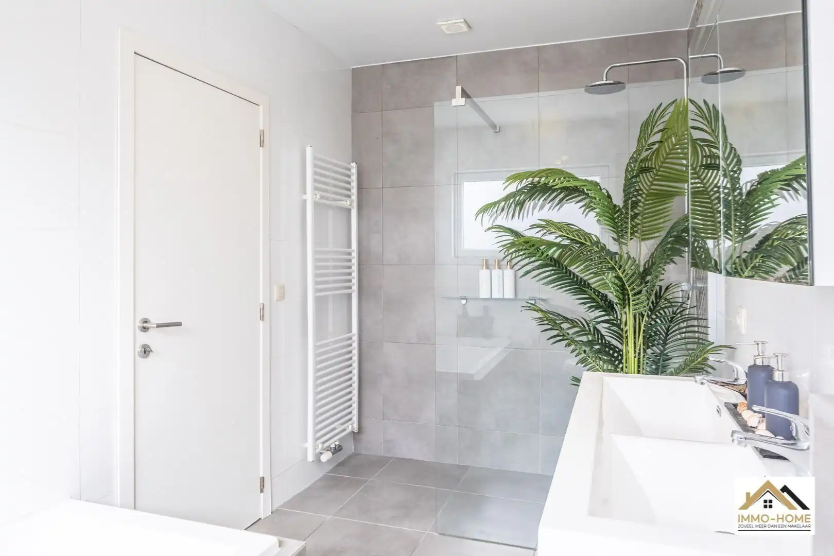 Gerenoveerde ruime woning nabij centrum van Lokeren foto 19