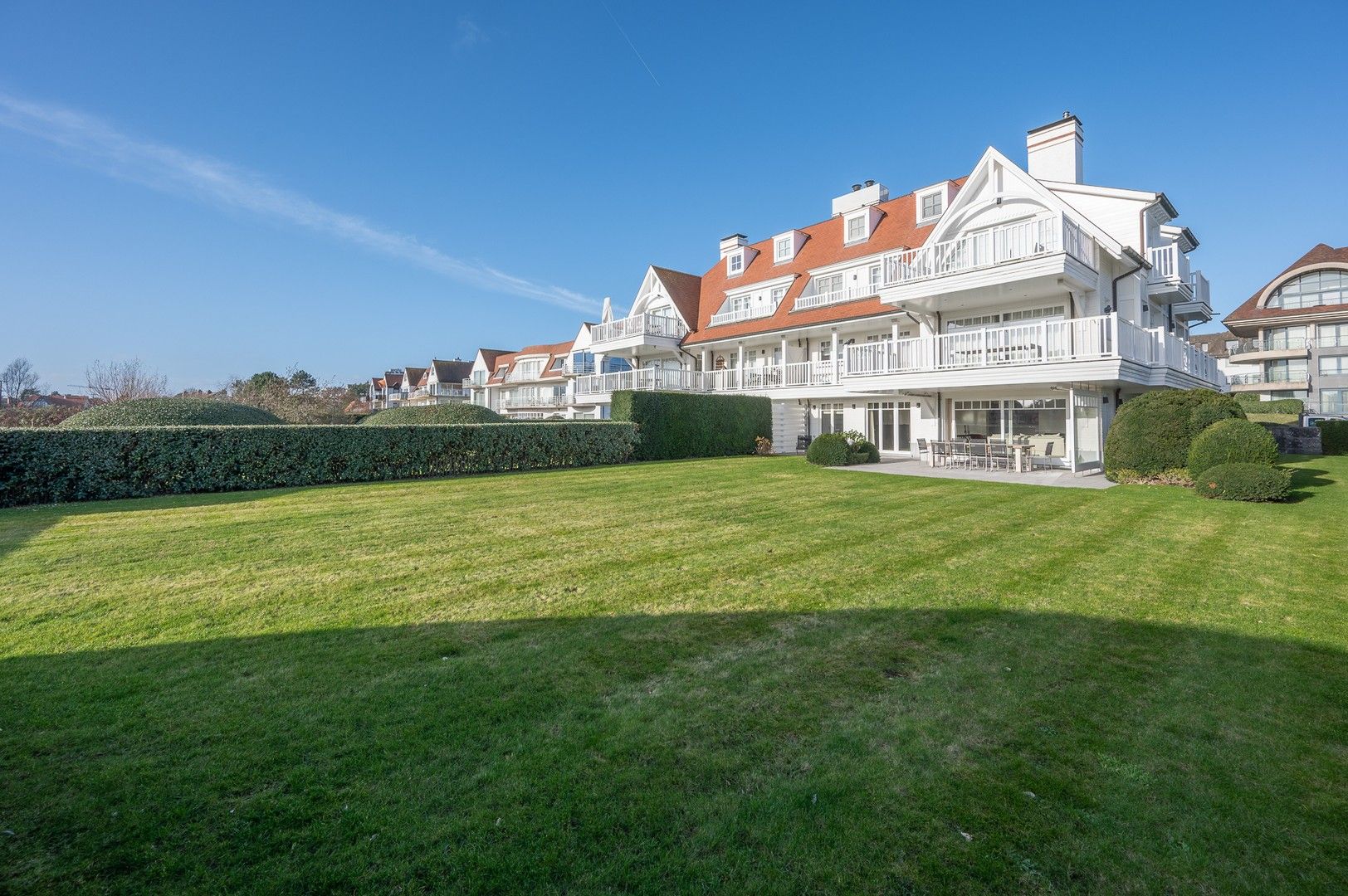 Magnifiek tuinappartement gelegen aan de Minigolf van het Zoute, op enkele stappen van de zee en de winkels. foto 2