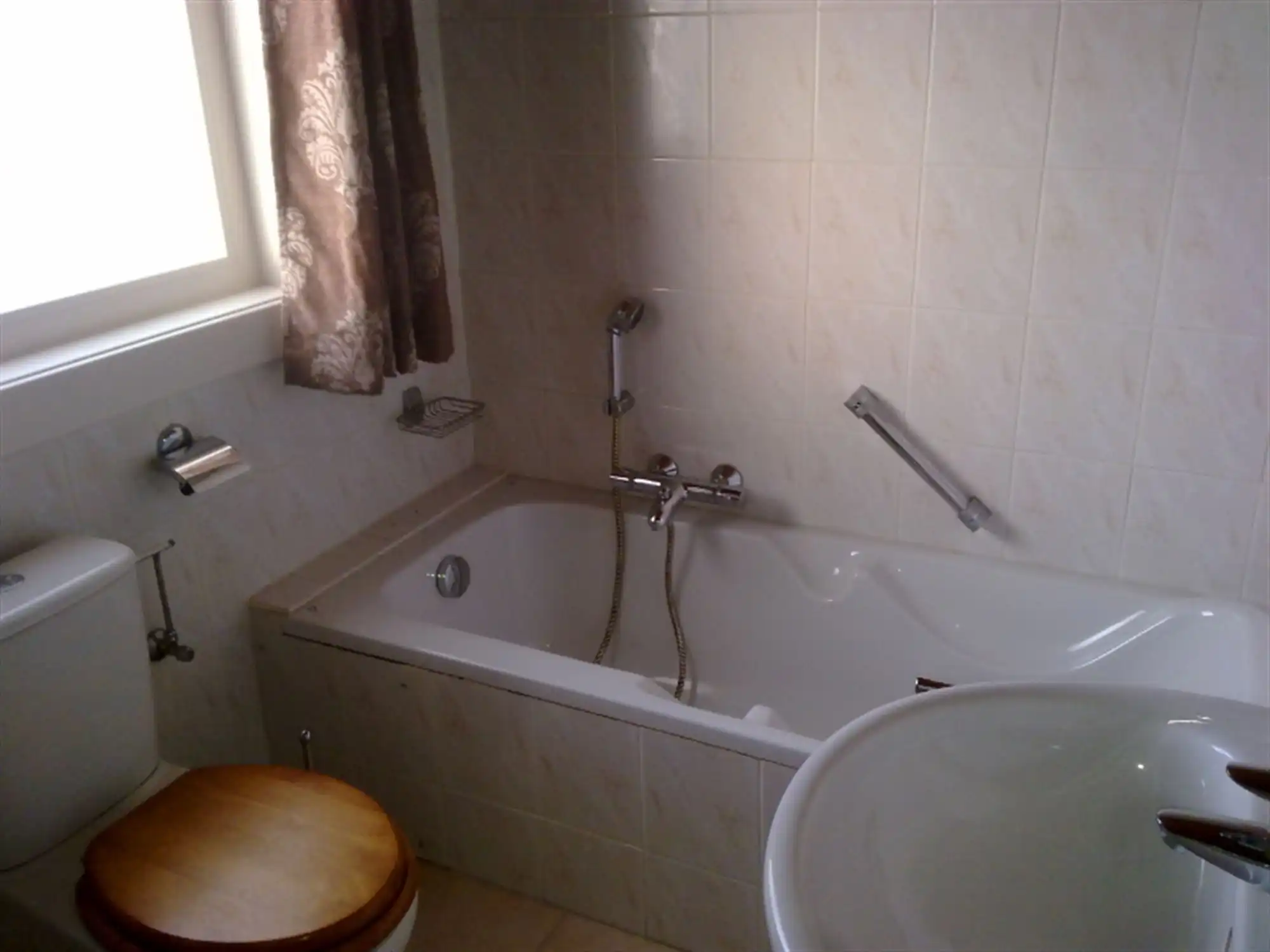 Woonhuis met tuin en garage foto 5