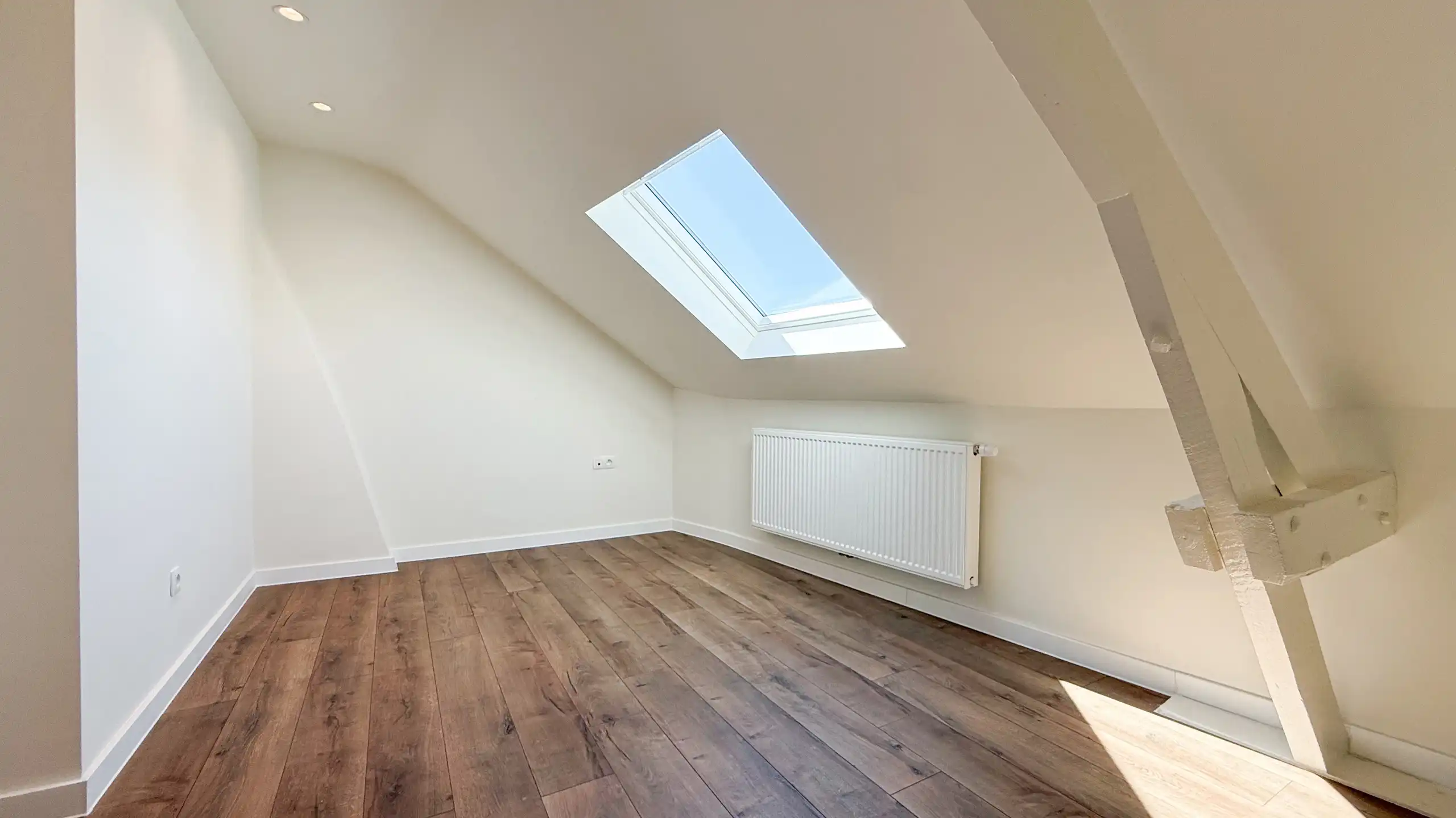 Unieke investeringspand, volledig vernieuwd, handel+ 2app! foto 60