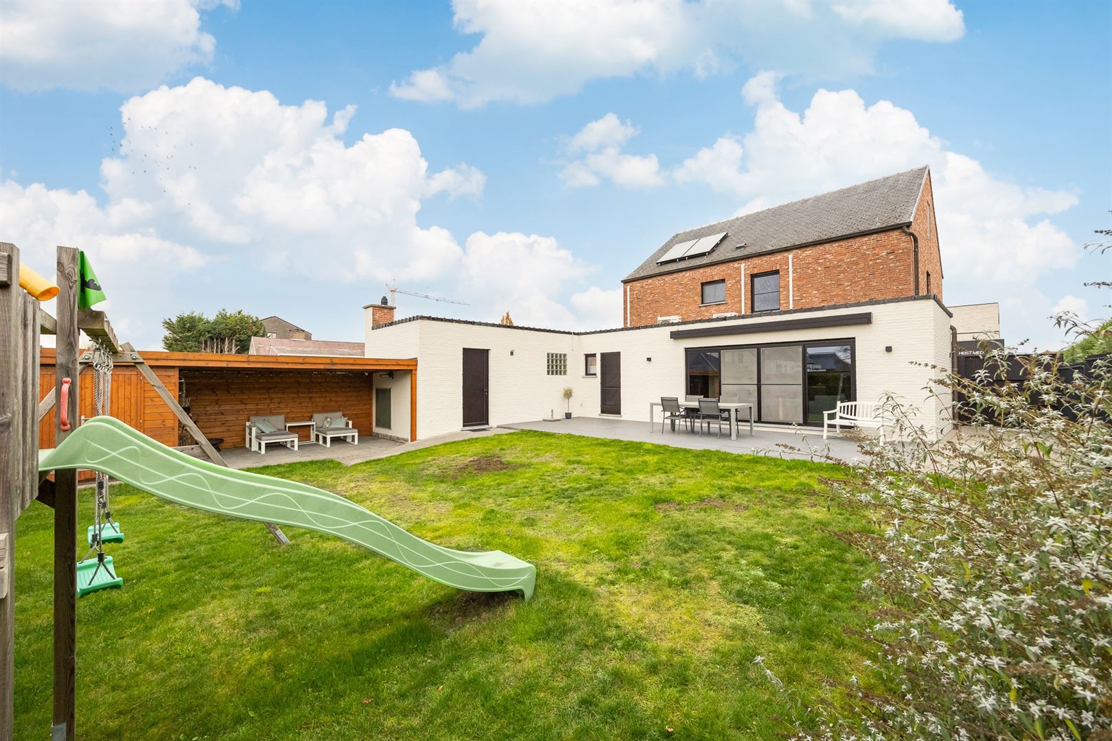 Ruime en sfeervolle OB te Heist-centrum! foto 29