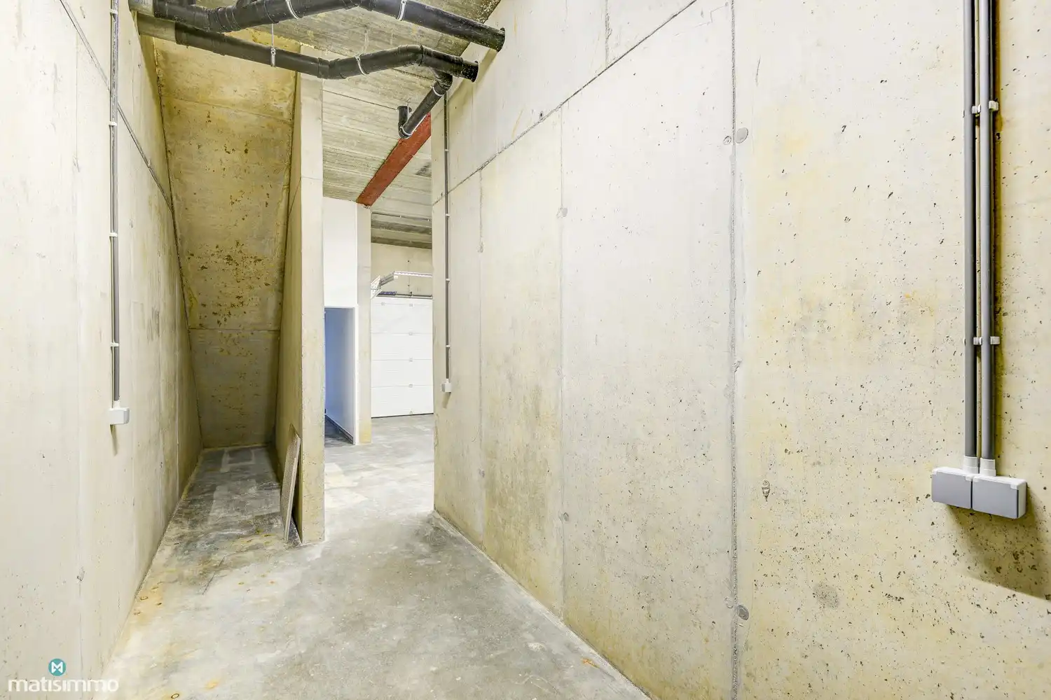 VOLLEDIG AFGEWERKTE EN GESCHILDERDE NIEUWBOUWWONING (EPB E10) MET 3 SLAAPKAMERS, 2 BADKAMERS, 2 GARAGES, KELDER EN AANGELEGDE TUIN IN WERM foto 31