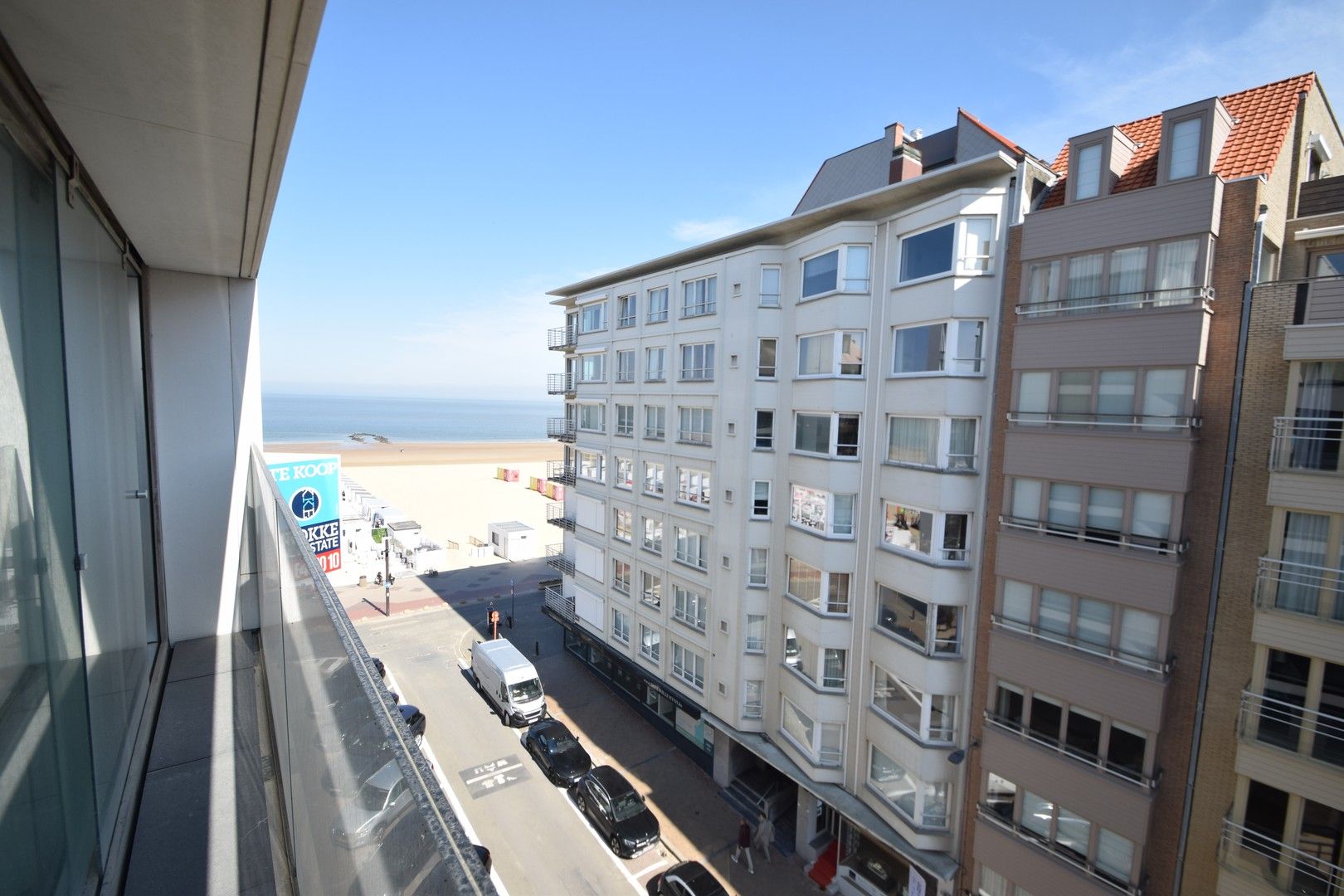 Appartement met zijdelings zeezicht gelegen vlakbij de winkels in de Kustlaan en de Zeedijk. foto 18