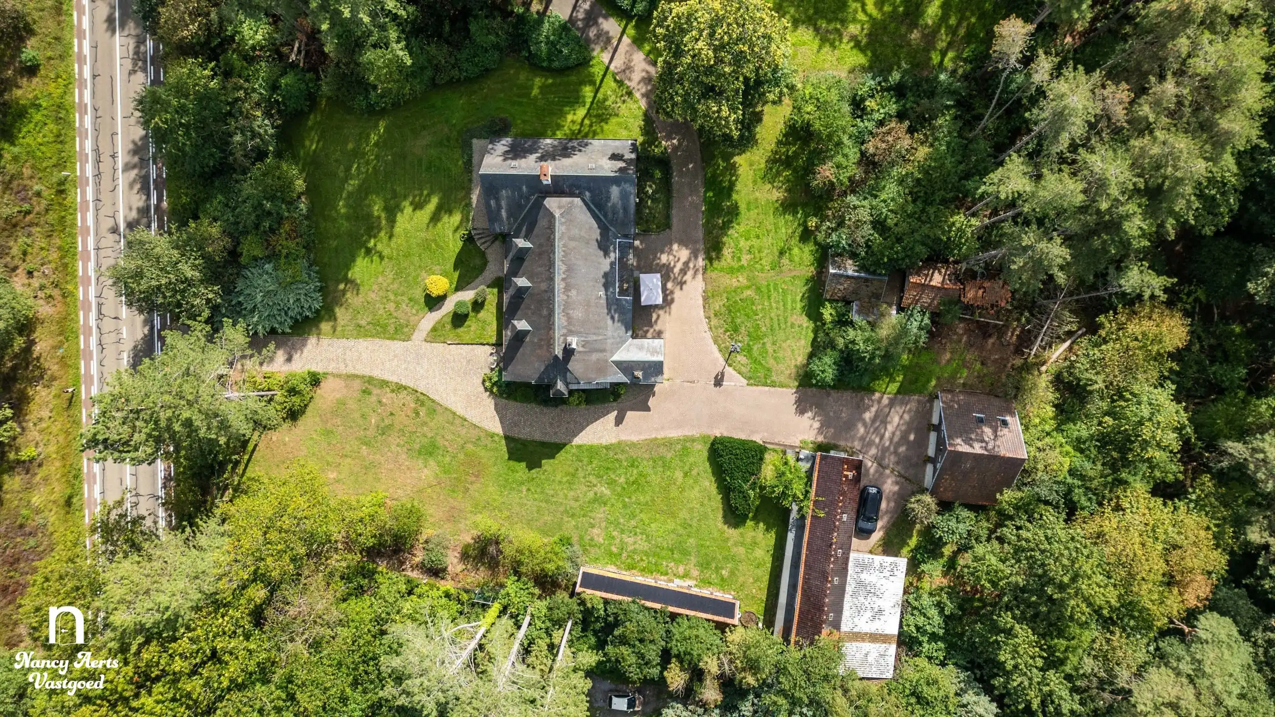 Exclusief landgoed op 1,28 ha met villa en paardenstallen foto 38