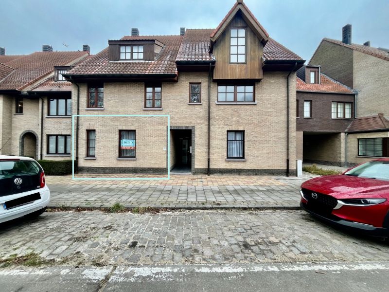 GELIJKVLOERS APPARTEMENT MET TWEE SLAAPKAMERS EN TUIN foto {{pictureIndex}}