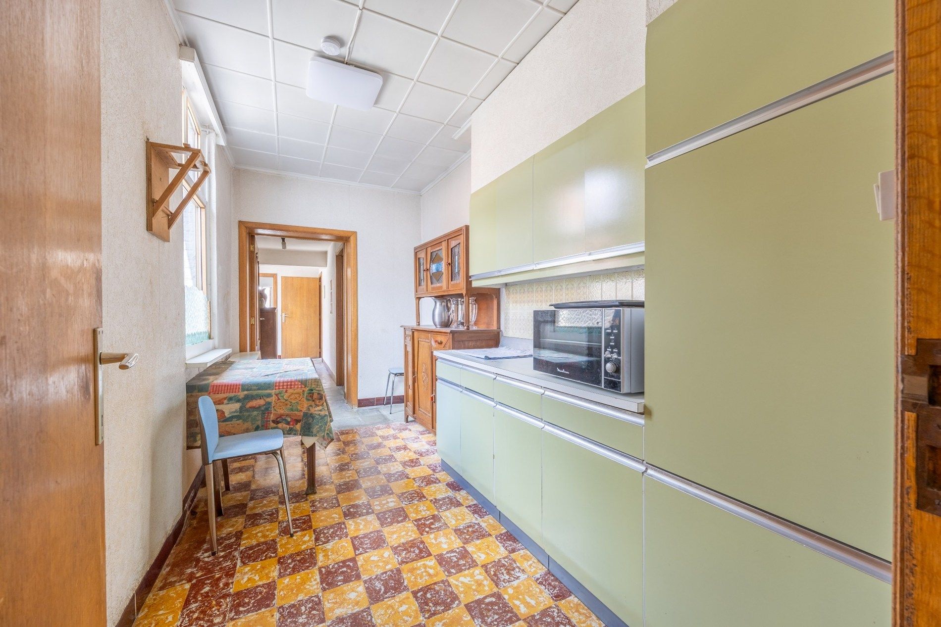 TE RENOVEREN WONING MET UITWEG EN GARAGE foto 6