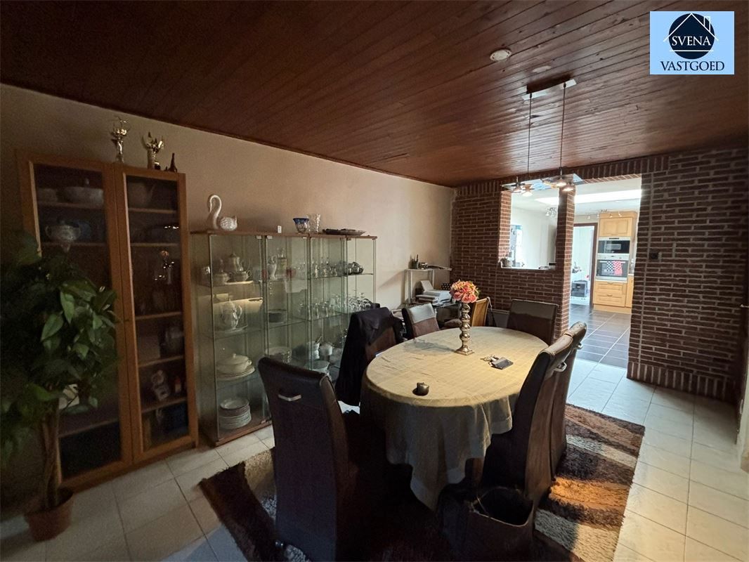 WONING MET 5 SLAAPKAMERS EN STADSTUINTJE. foto 2