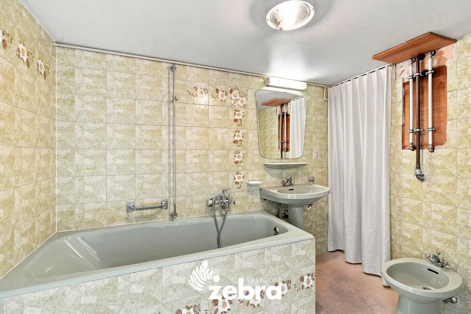 Op te frissen woning met 4 slaapkamers en ruime tuin met uitweg te Tielt! foto 16