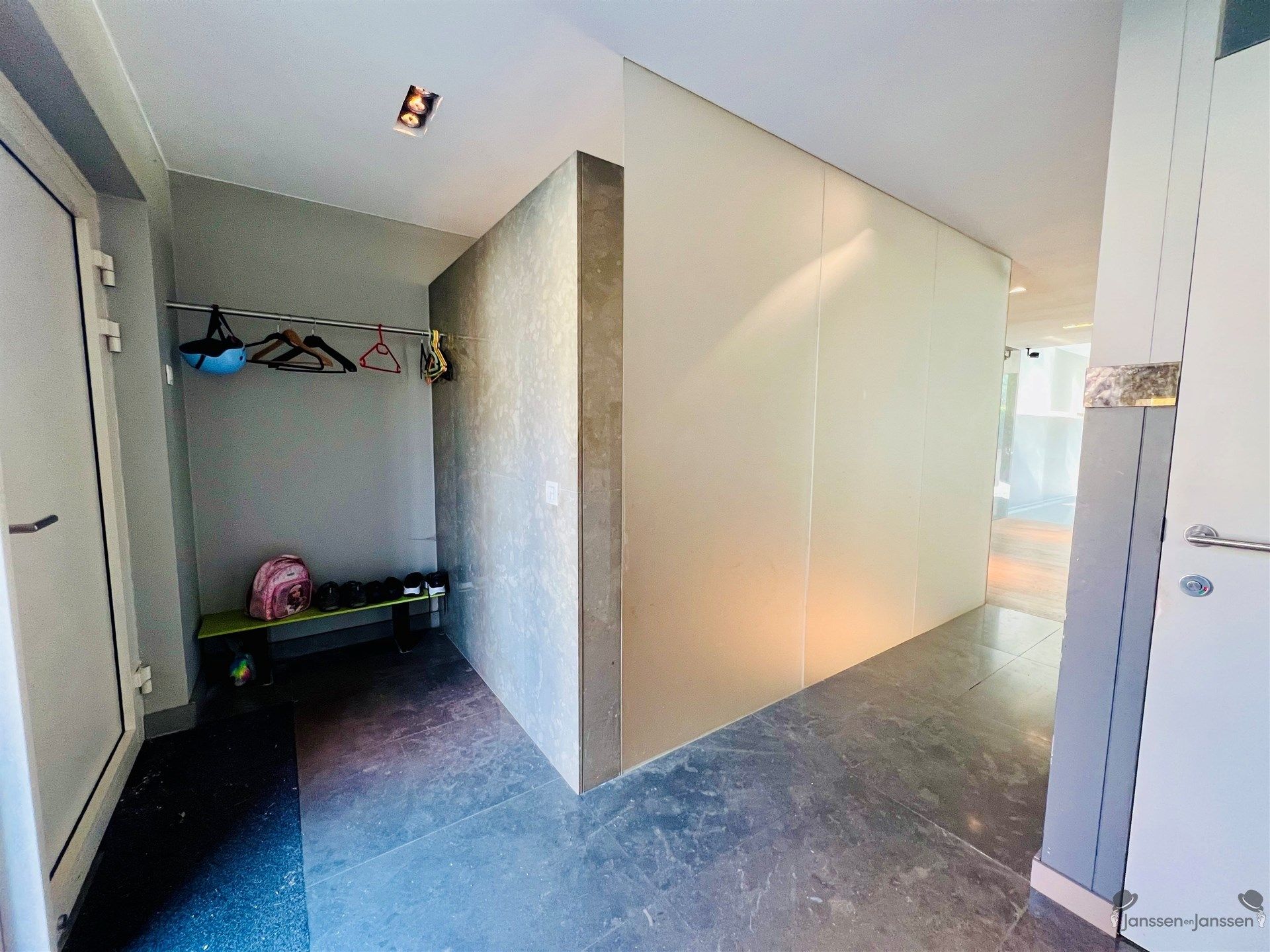 Rijwoning met 3 slaapkamers & tuin foto 3
