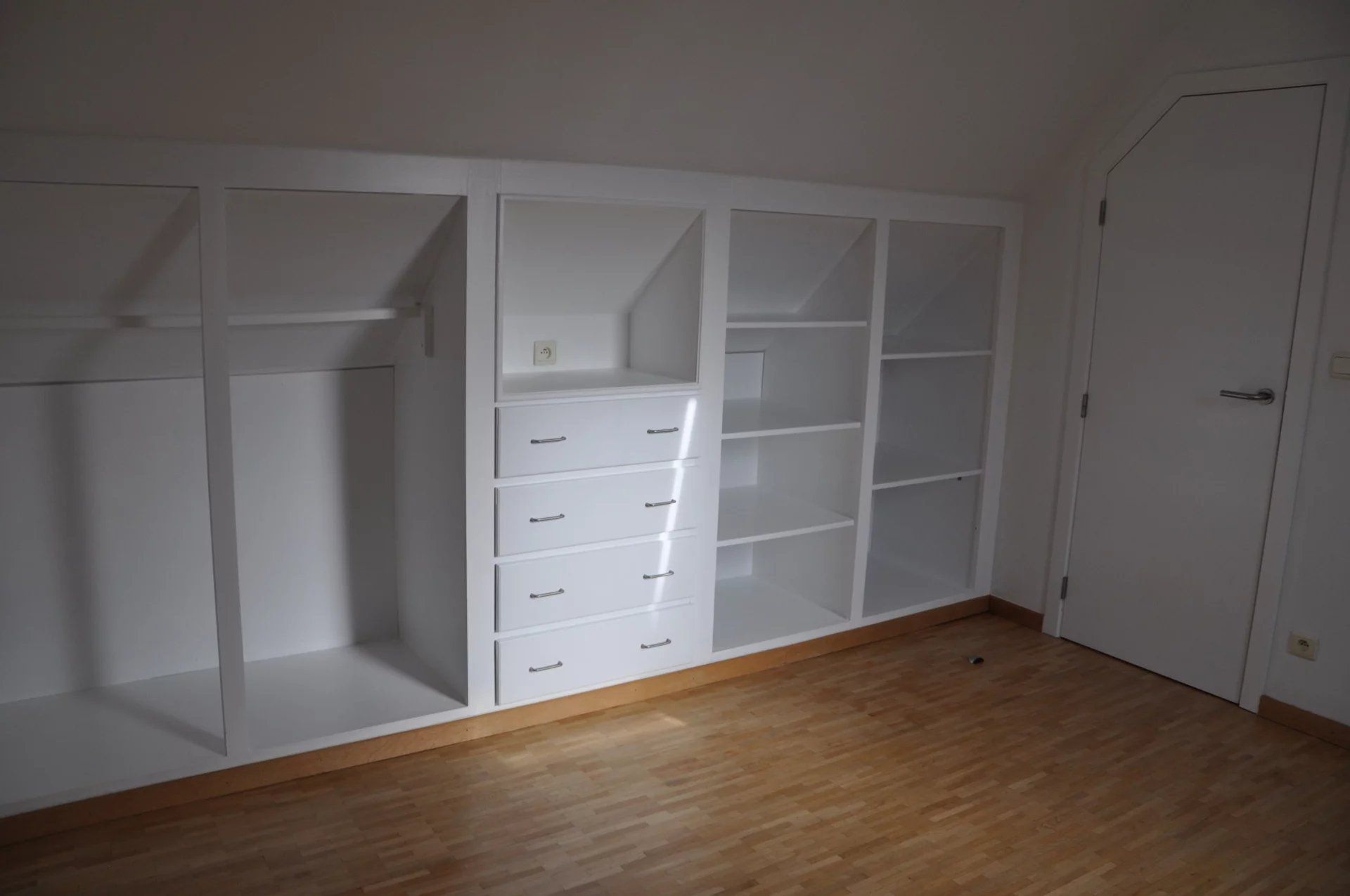 INSTAPKLAAR EN GEZELLIG DUPLEX-APPARTEMENT MET 2 SLPK'S NABIJ CENTRUM HASSELT foto 16