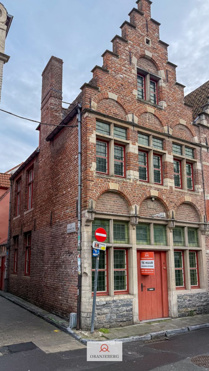 Prachtig gelegen handelspand centrum Gent foto {{pictureIndex}}