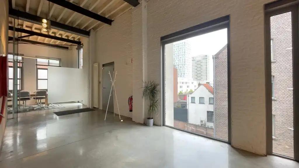 Trendy kantoor in gerenoveerd pakhuis nabij het Eilandje foto 12