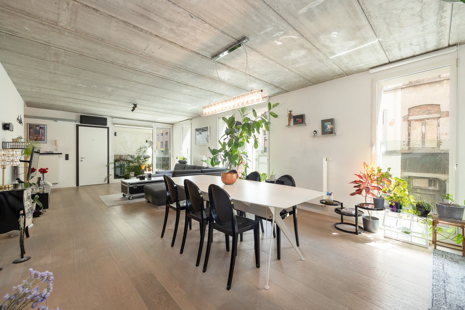 Ruim en energiezuinig (EPC A) 3-slaapkamerappartement van 125m² met leuk terras (10m²) in hartje Antwerpen foto {{pictureIndex}}