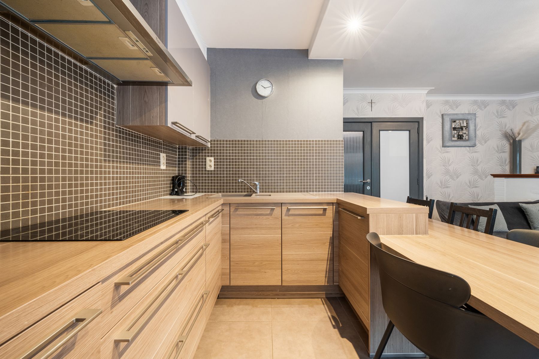 Instapklaar appartement op TOP-locatie foto 6