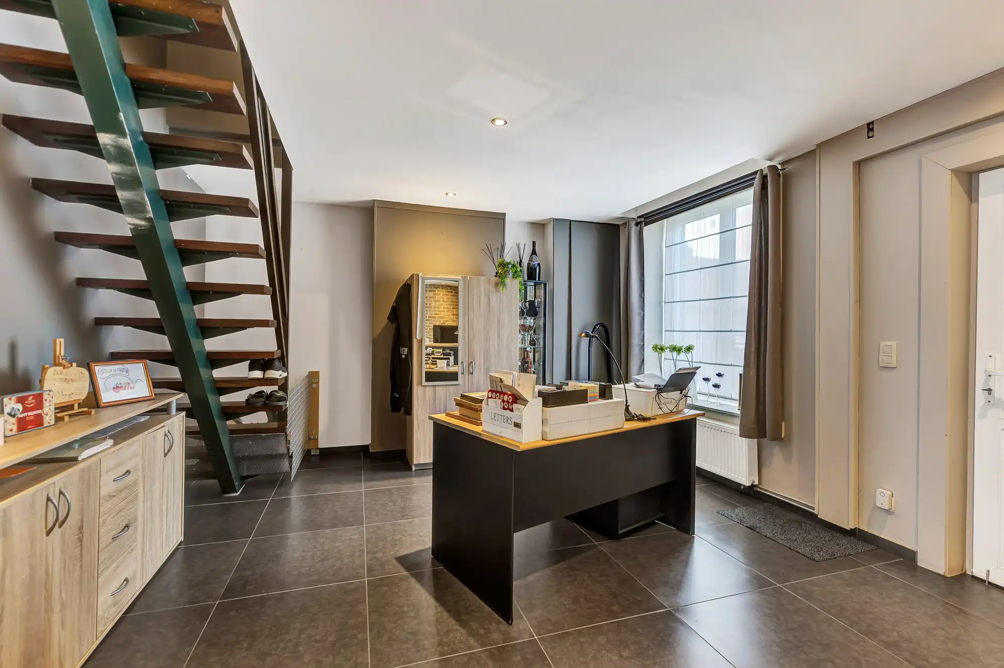 Instapklare woning met ruime garage/opslagplaats foto 9