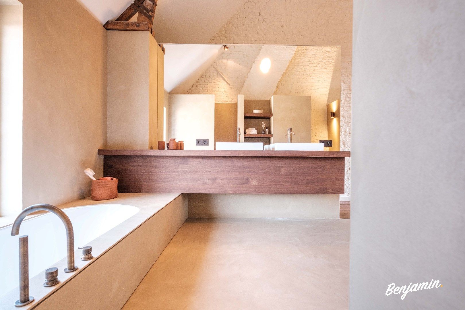 Stijlvol gerenoveerd herenhuis in hartje Kortrijk foto 3