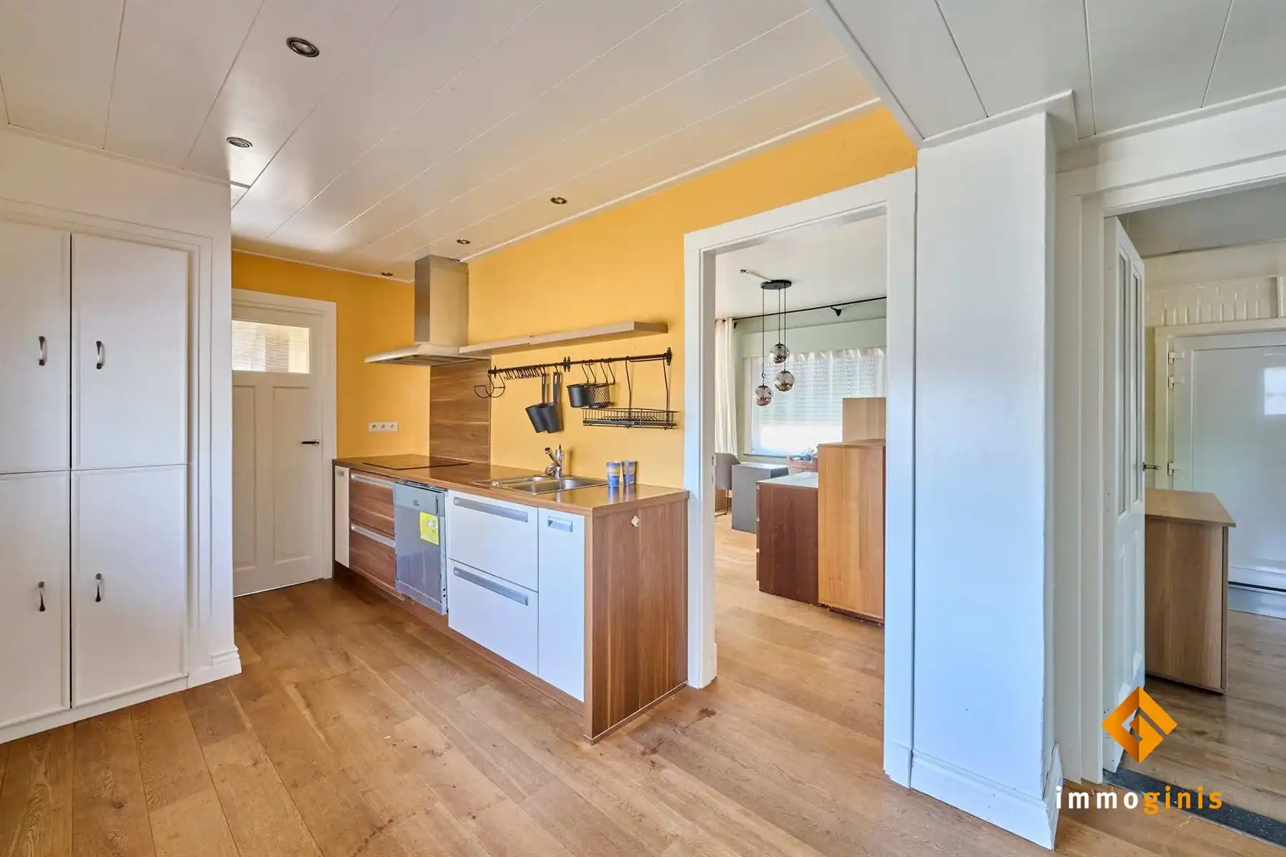 Charmante woning met 3 slaapkamers op een ruim en groen perceel van 17 are in een rustige buurt.   foto 8