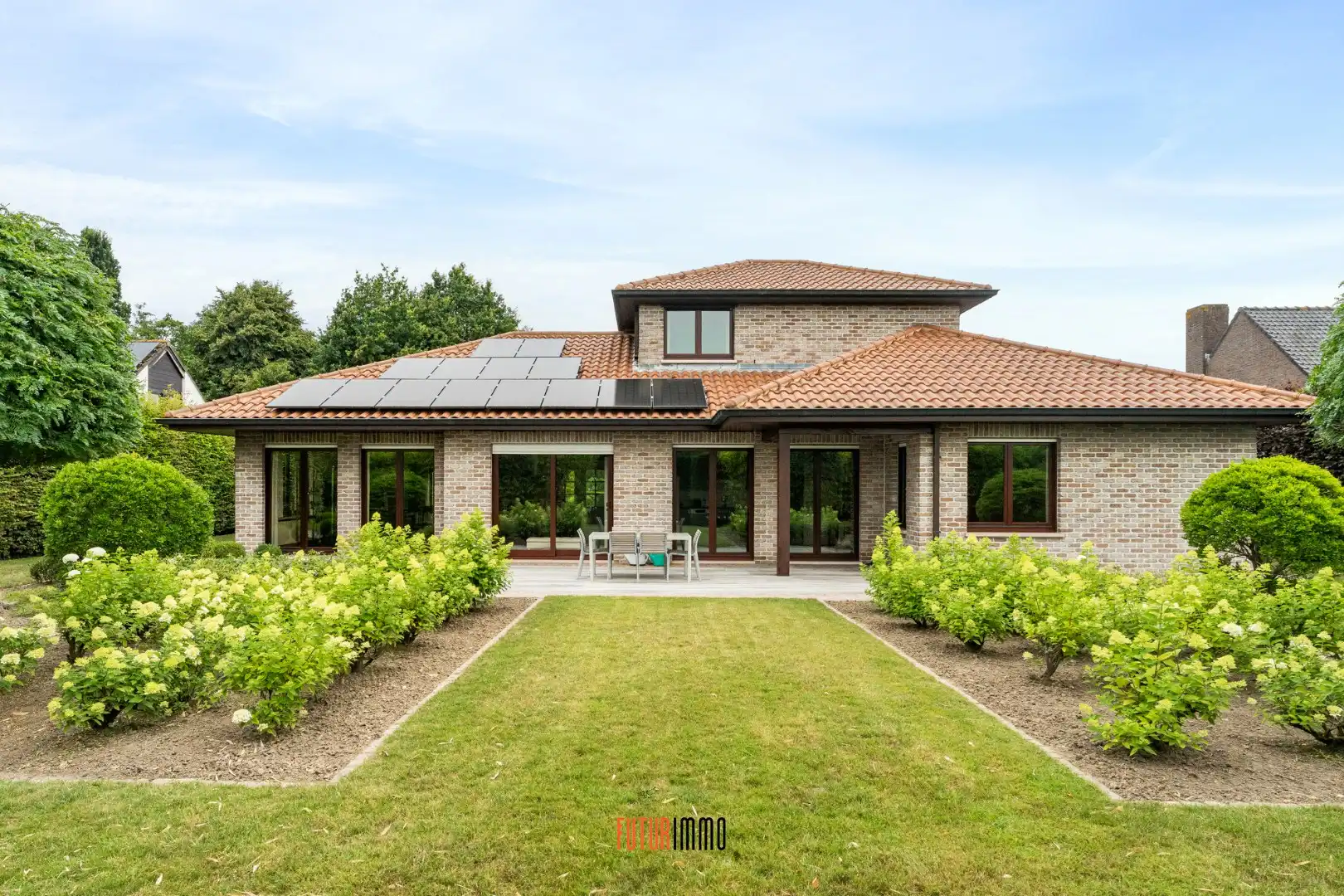 Prachtige villa in residentiële woonwijk foto 27