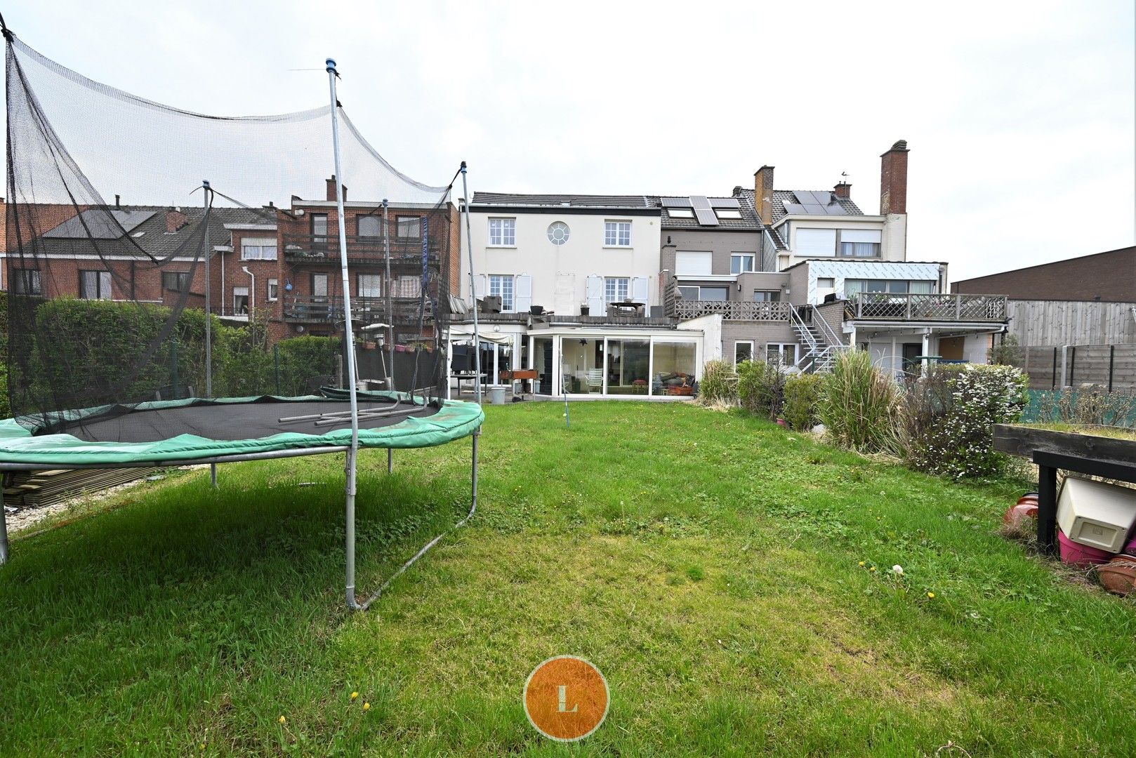 Recente rijwoning met grote garage en tuin in Menen foto 15