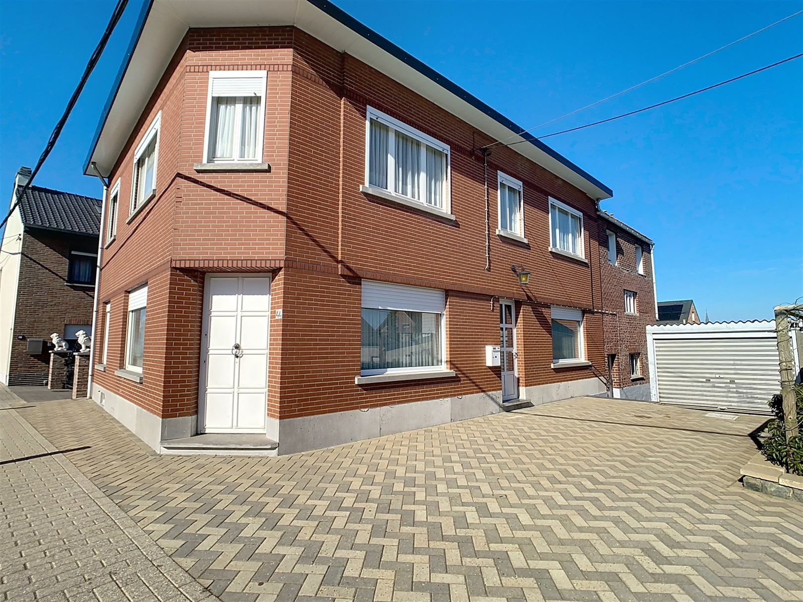 Te renoveren woning, 4 slpks, bijgebouwen, tuin, 9a 71ca  foto 3