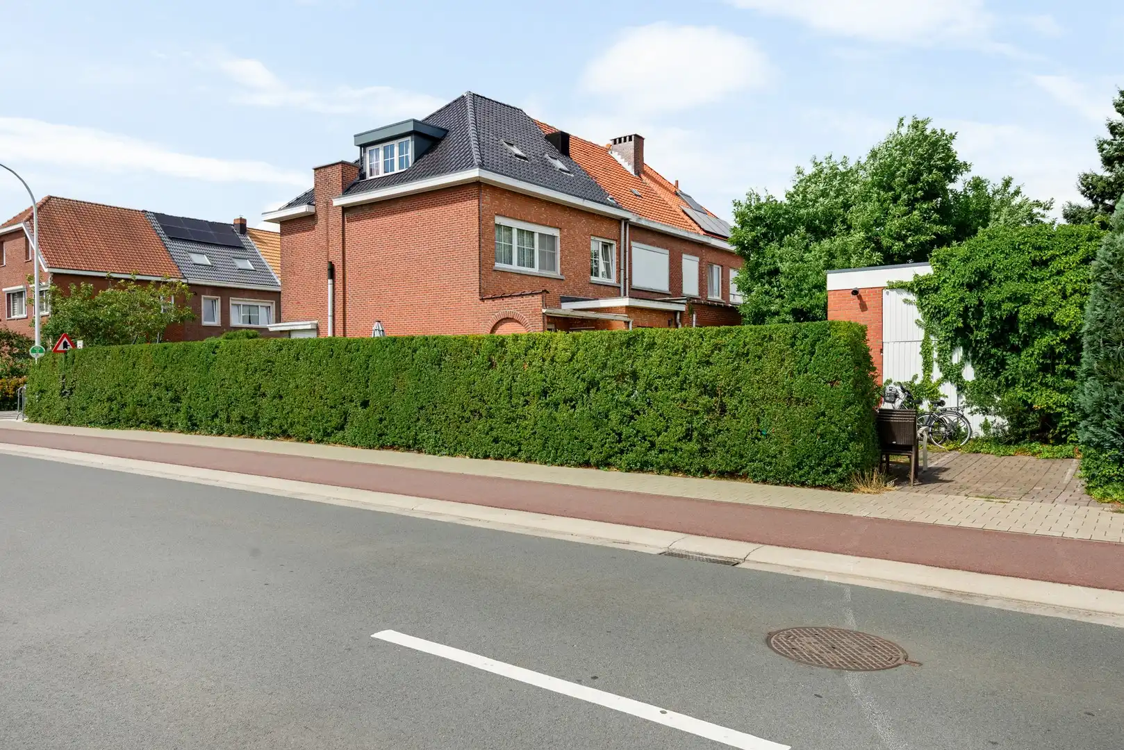 Karaktervolle en ruime woning in hartje Schoten foto 17