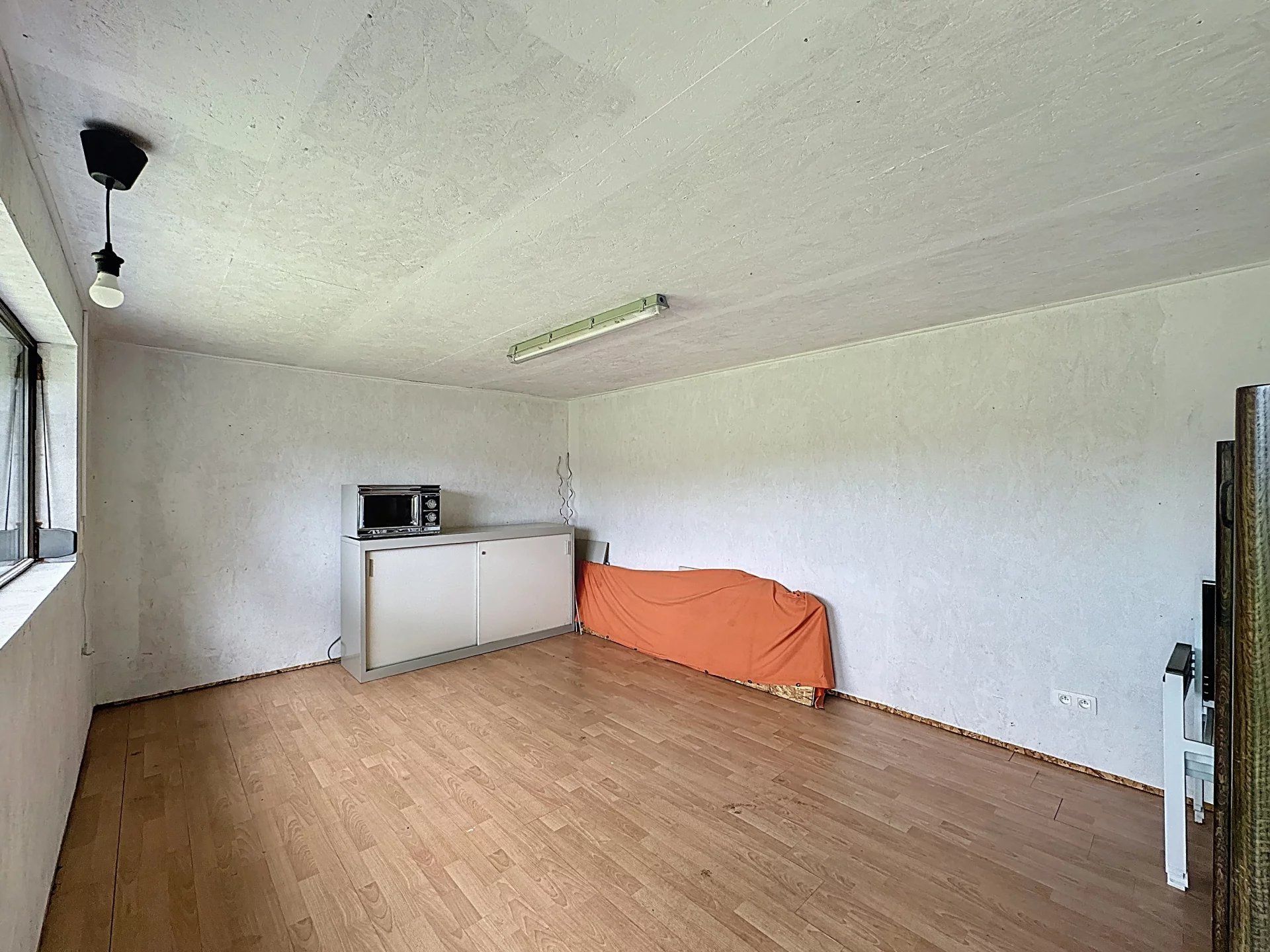 Verrassend ruime woning met 5 slaapkamers en 2 badkamers op groot perceel. foto 40