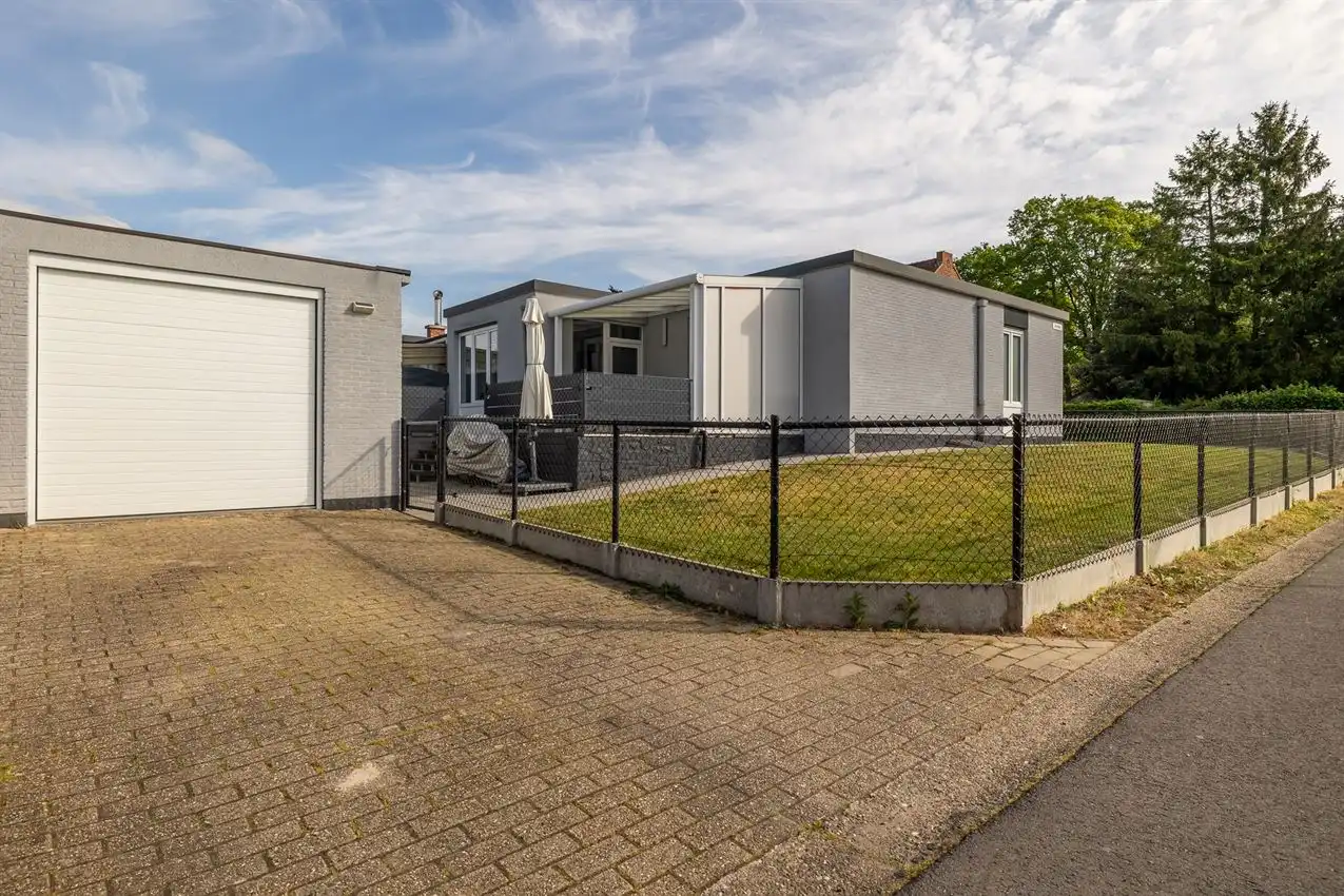 Gunstig gelegen woning, gelijkvloers, 2 slpk, omheinde tuin, garage foto 2