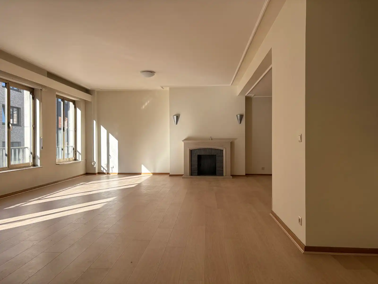 Groot appartement te huur met parking foto {{pictureIndex}}