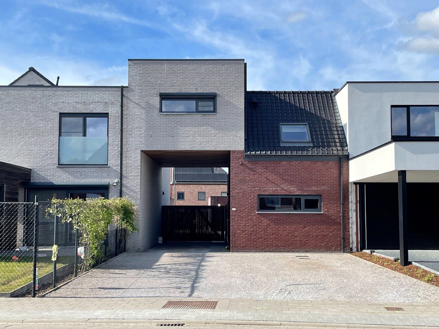 Recente woning met 3 slaapkamers, leuke tuin en staanplaats! foto {{pictureIndex}}