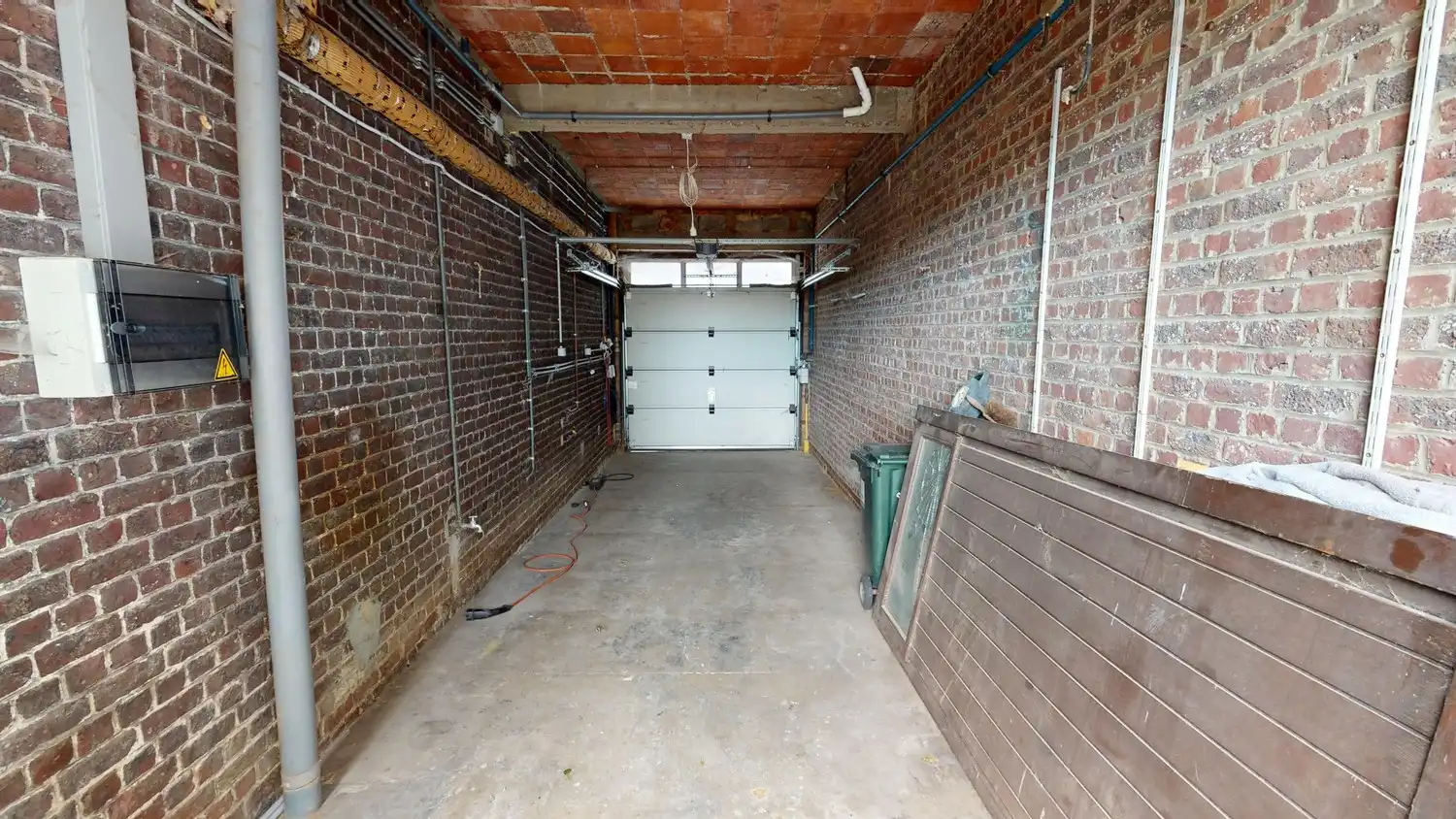 Ruime woning met 4 slaapkamers, mooie tuin en inpandige garage! foto 16