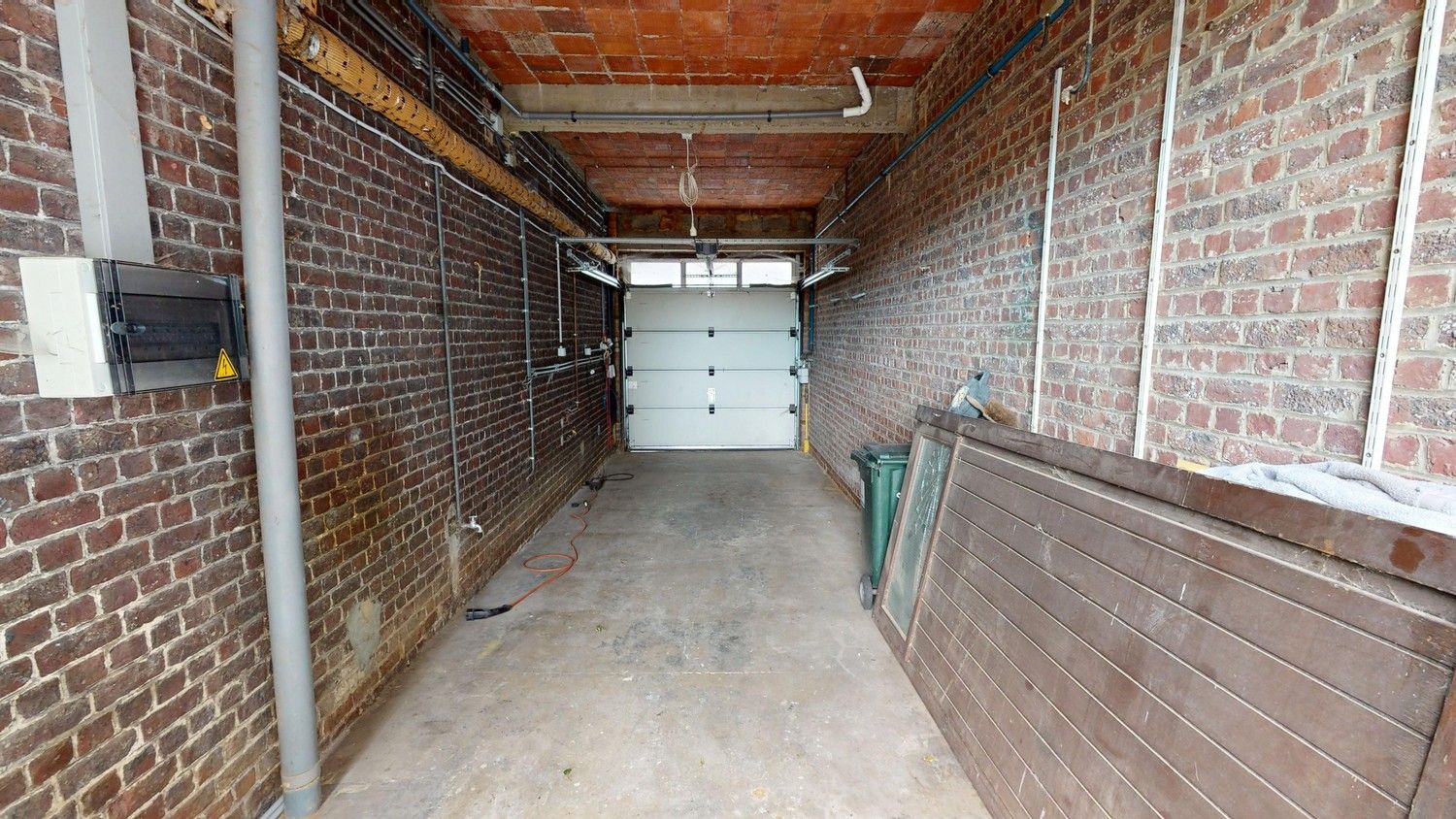 Ruime woning met 4 slaapkamers, mooie tuin en inpandige garage! foto 16