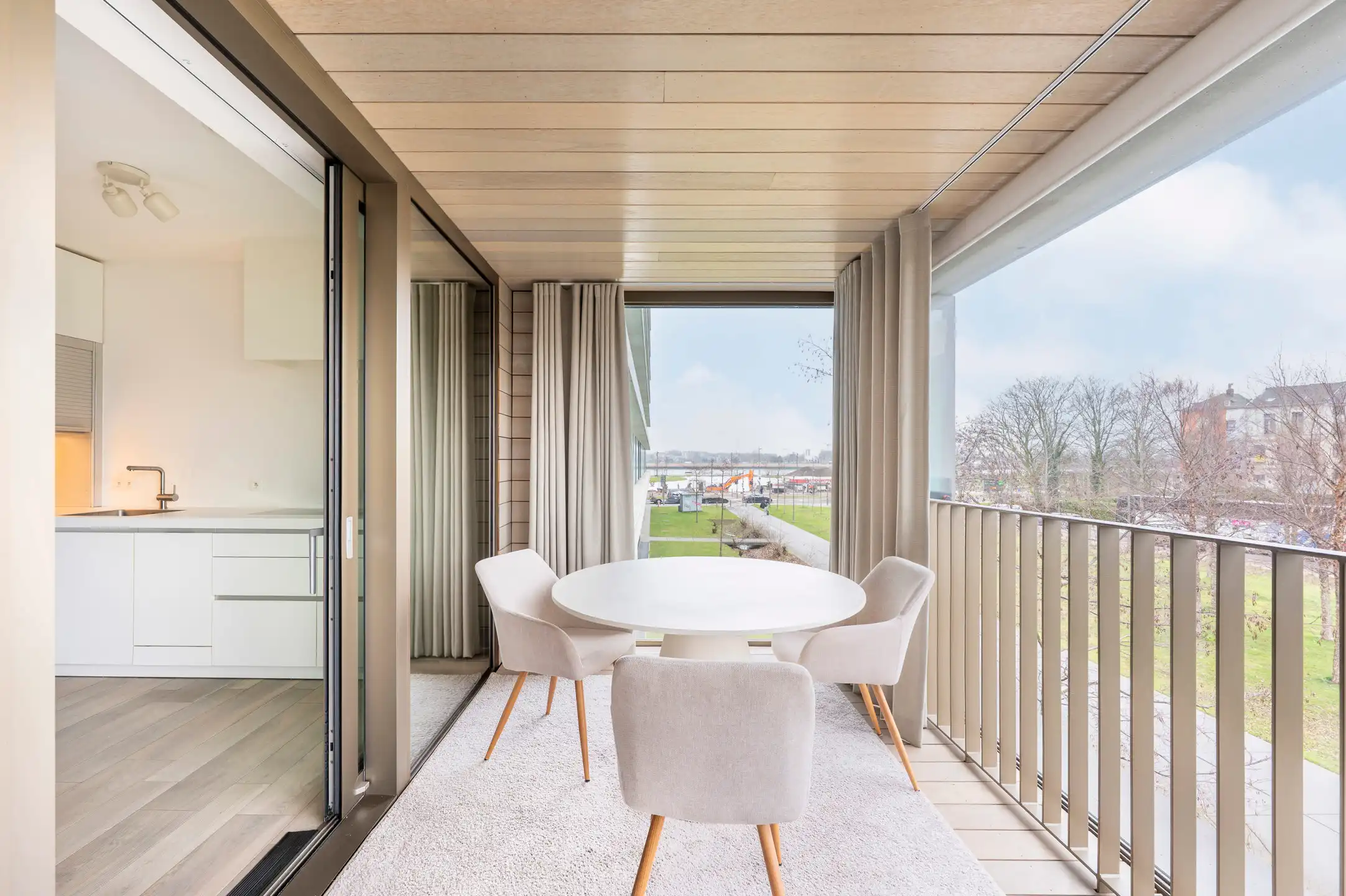 ANTWERPEN ZUID - Gemeubelde studio met terras  foto {{pictureIndex}}