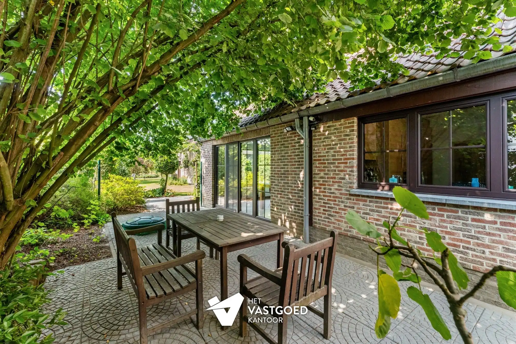 RUIME GEZINSWONING IN ZEER GEGEERDE WIJK IN VIVERSEL MET PRACHTIG AANGELEGDE TUIN EN WERKHUIS.  foto 32