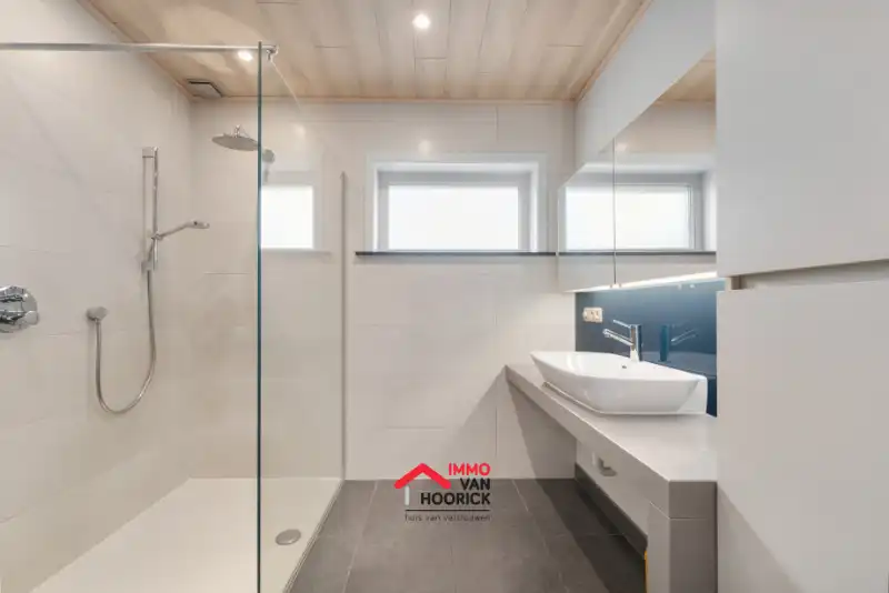 Instapklare woning met 3 slaapkamers, garage 72m² en carport 39m² !! foto 14