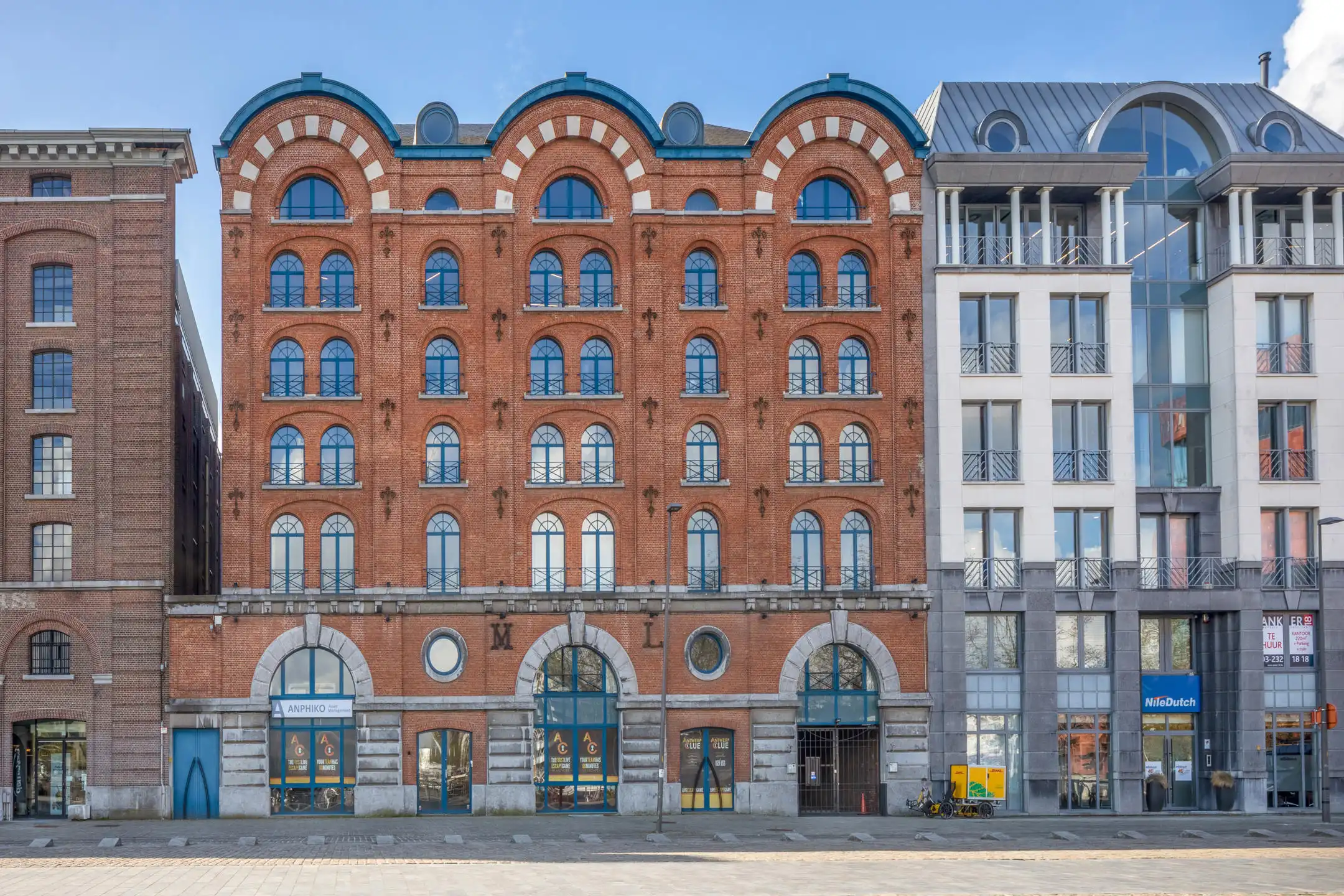 Exclusieve kantoorloft met karakter en uitzicht op het MAS foto {{pictureIndex}}