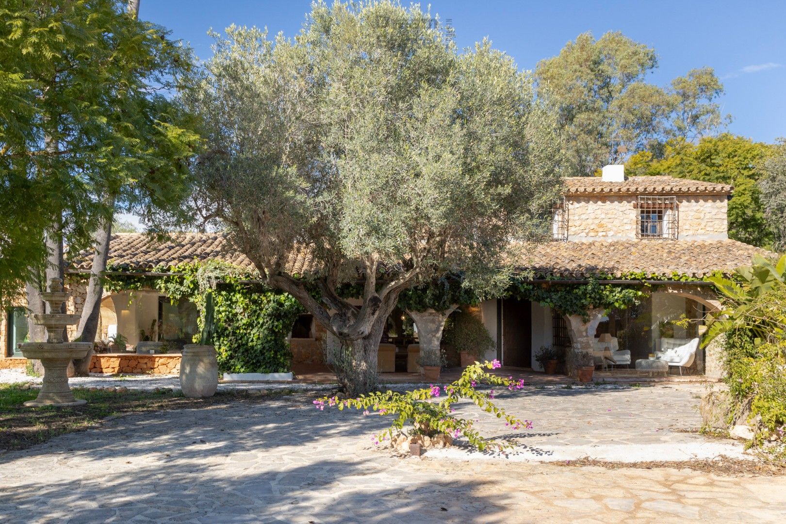 Exclusieve Finca met landgoed tussen Benissa en Senija – Historische Charme & Moderne Luxe foto {{pictureIndex}}
