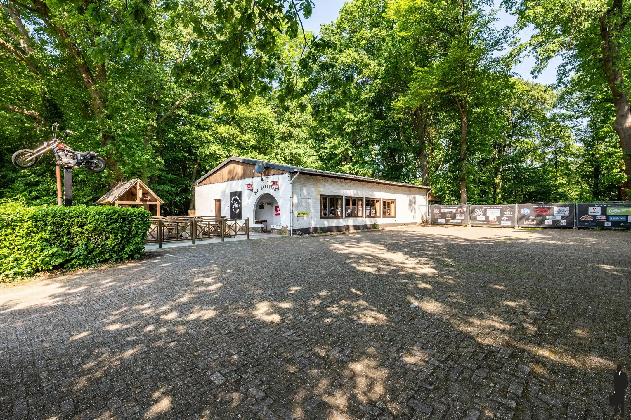 Clubgebouw-chalet 'Heracles' op groen perceel van 3.000m²  foto 11