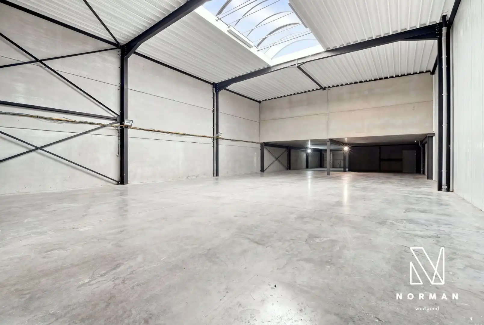 Bedrijfswoning op 1186 m² met luxueuze woonst. foto 5