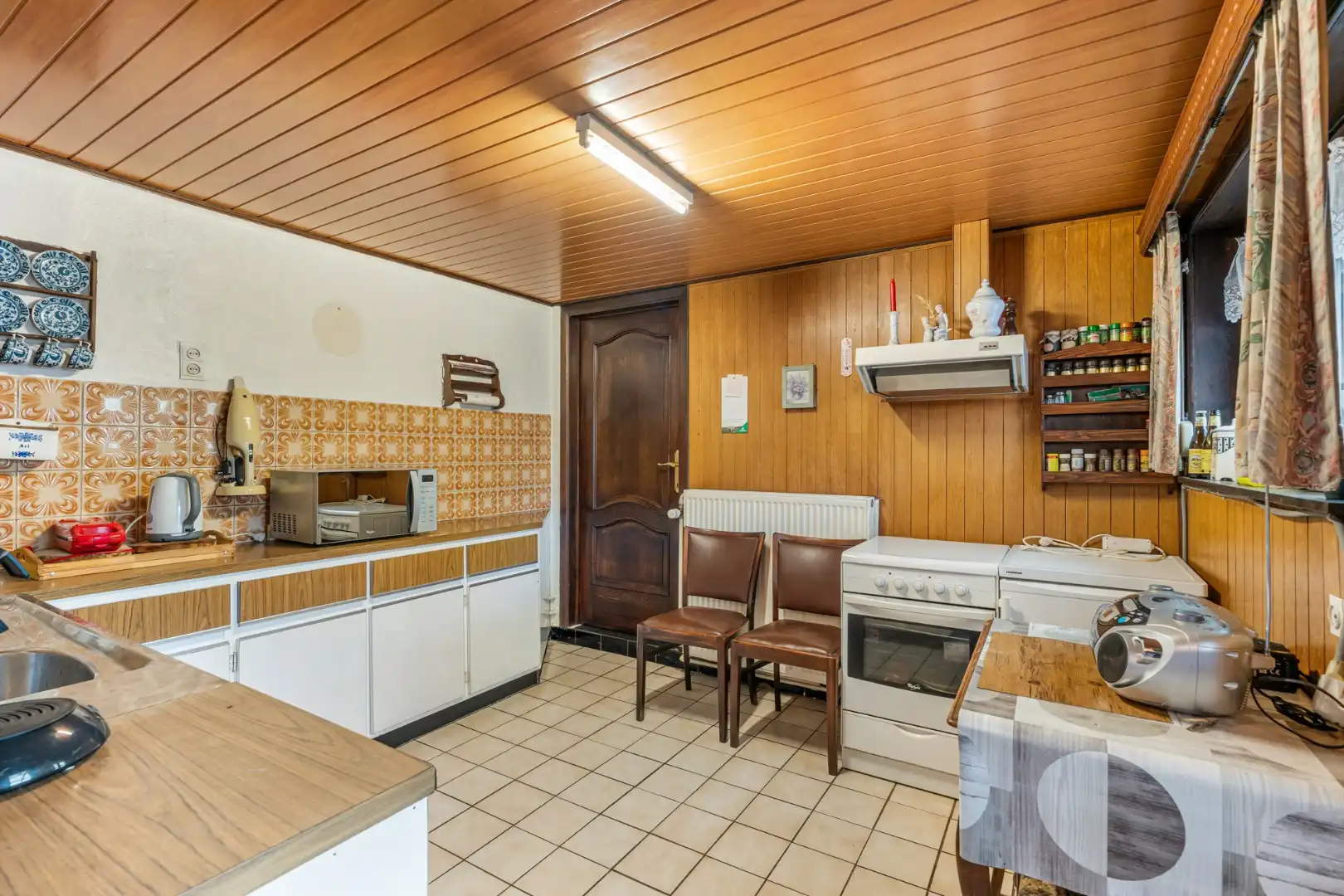 Halfvrijstaande gezinswoning met veel mogelijkheden op een perceel van 8are!  foto 17