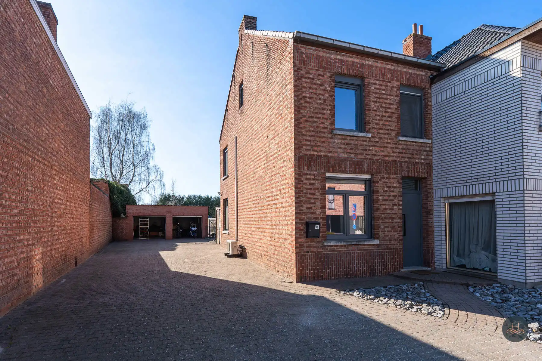 Hoofdfoto van de publicatie: Ruime starterswoning met tuin en dubbele garage